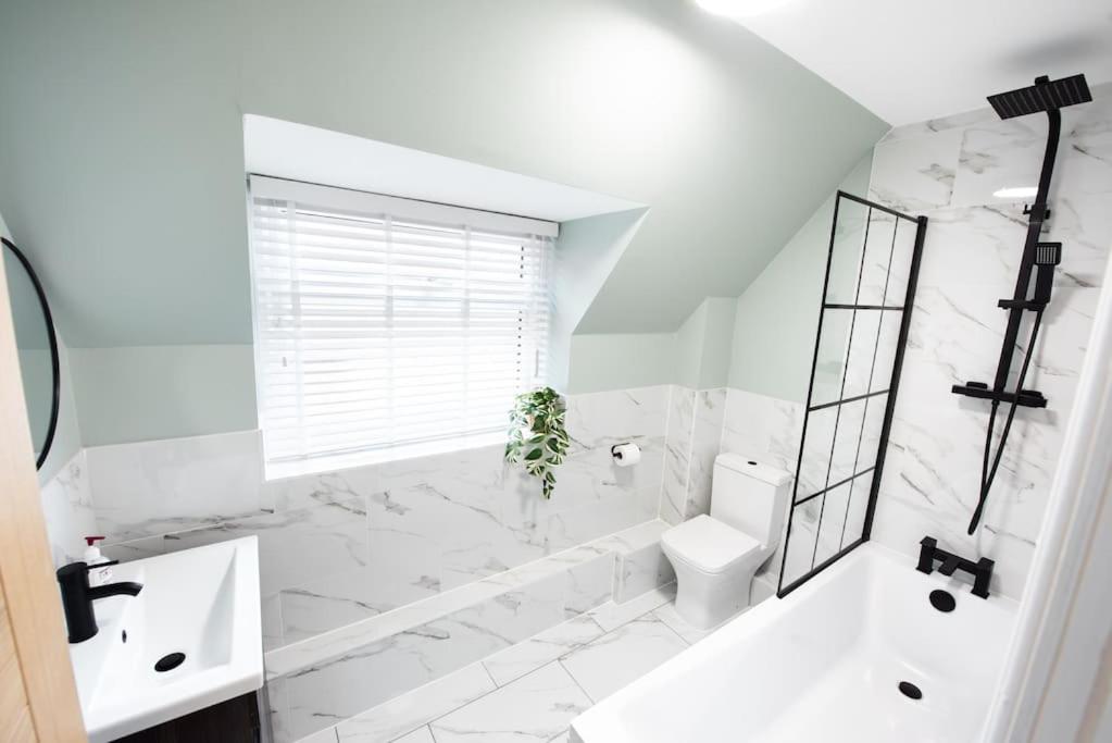 Space Apartments - The Royal Apartments at Dovercourt view 4