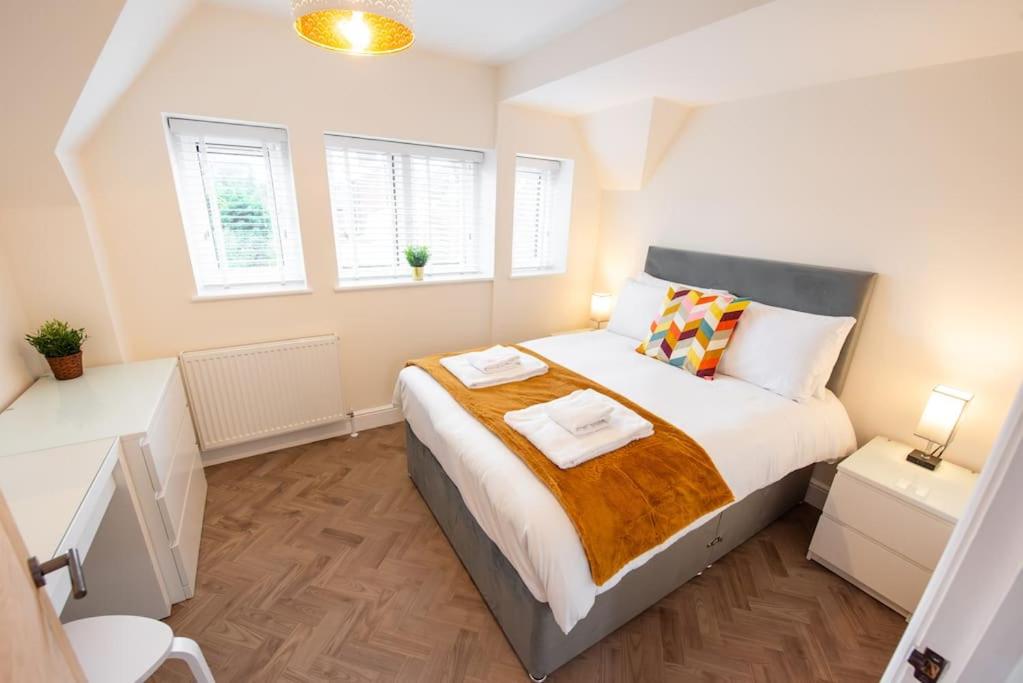Space Apartments - The Royal Apartments at Dovercourt view 5