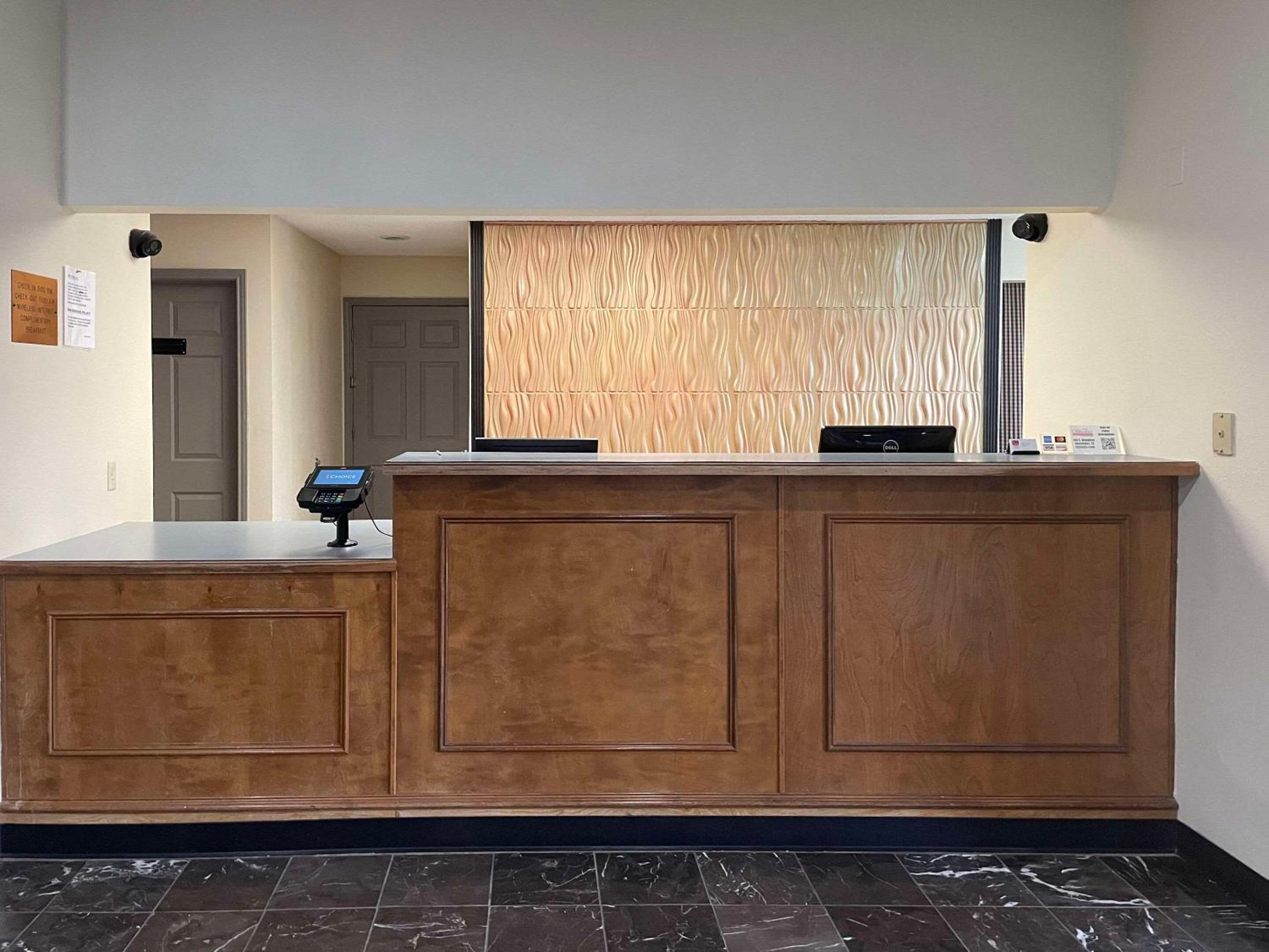 Sweetwater Vacations - Econo Lodge Inn  Suites Sweetwater I-20 - Property Image 3