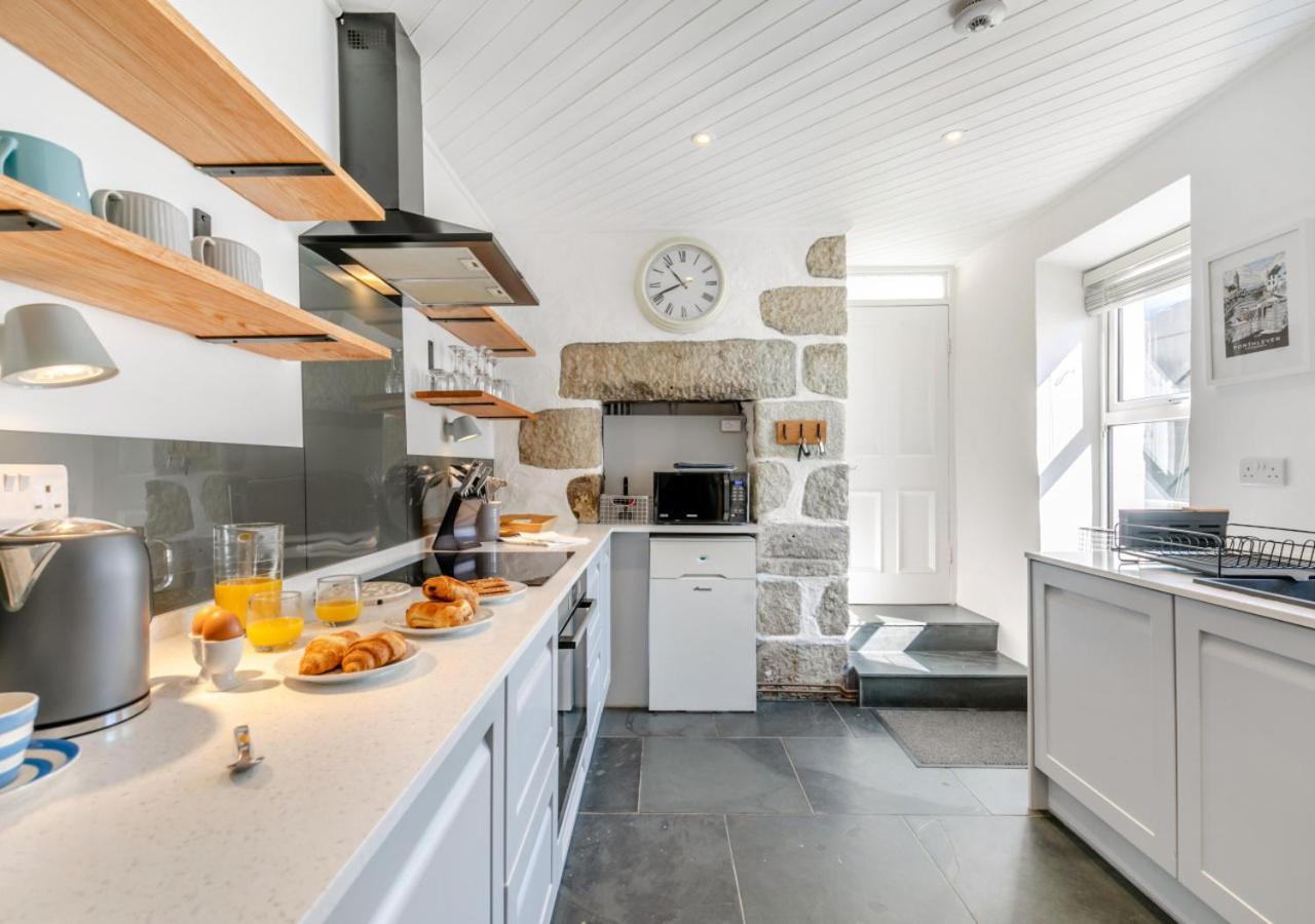 2 Bed in Porthleven oc-suffol