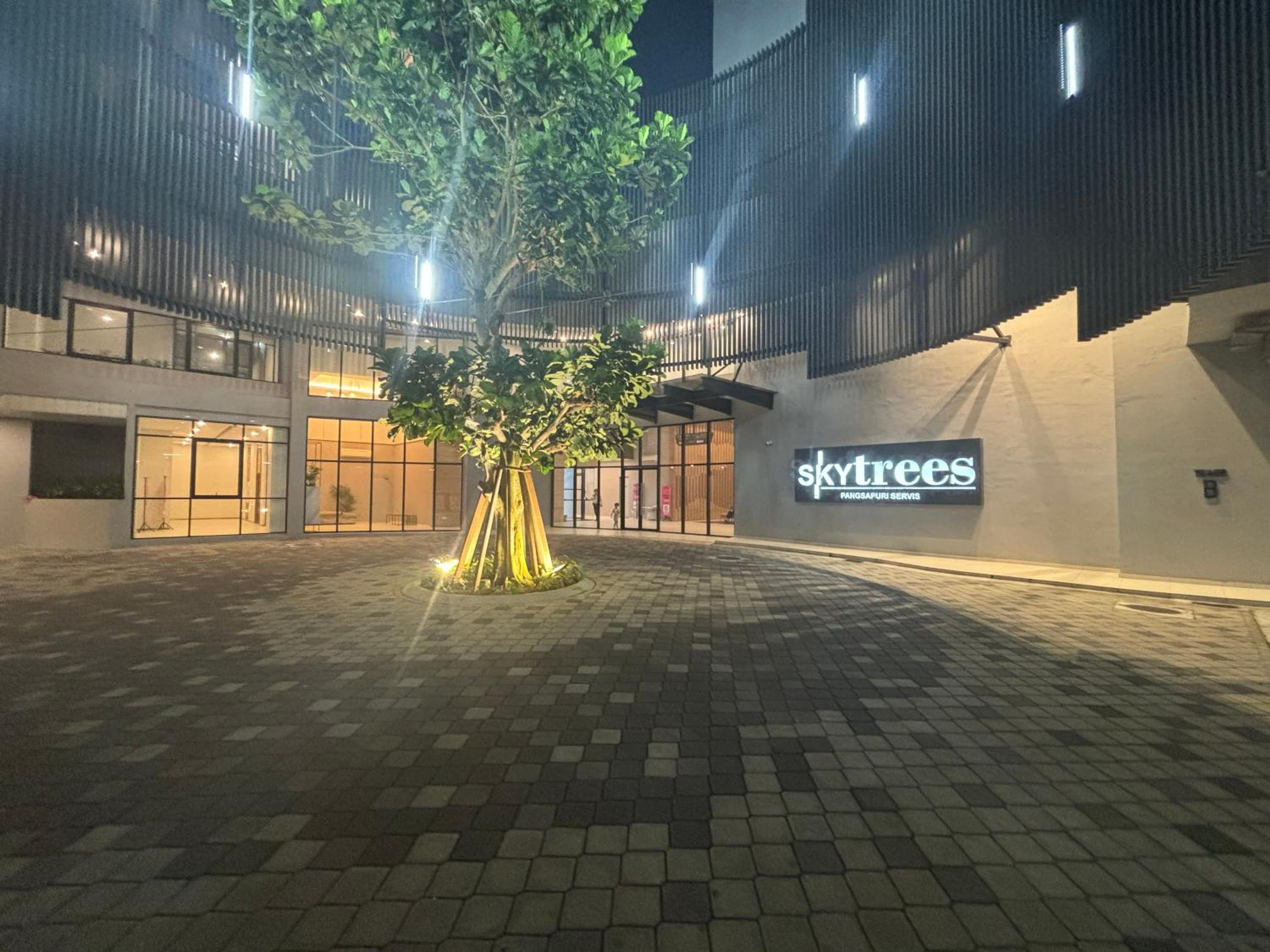 Skytrees Comfort Room With Simple Design Concept