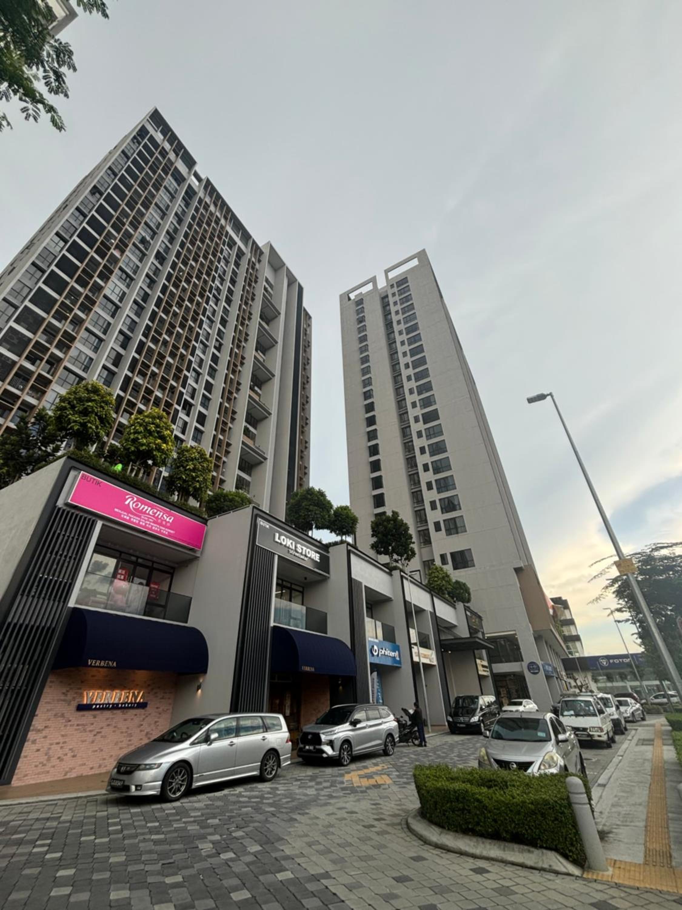 Skytrees Comfort Room With Simple Design Concept