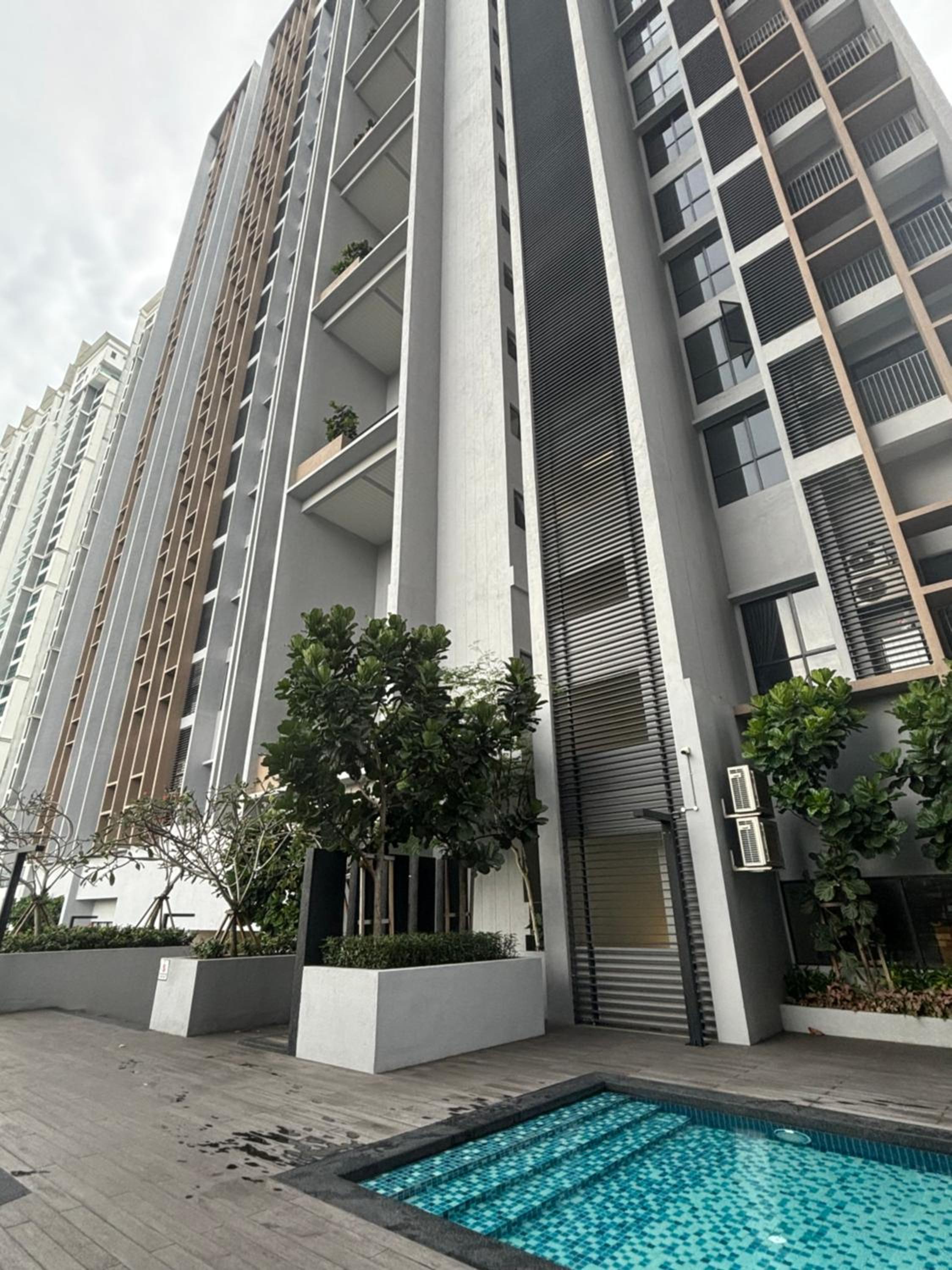 Skytrees Comfort Room With Simple Design Concept
