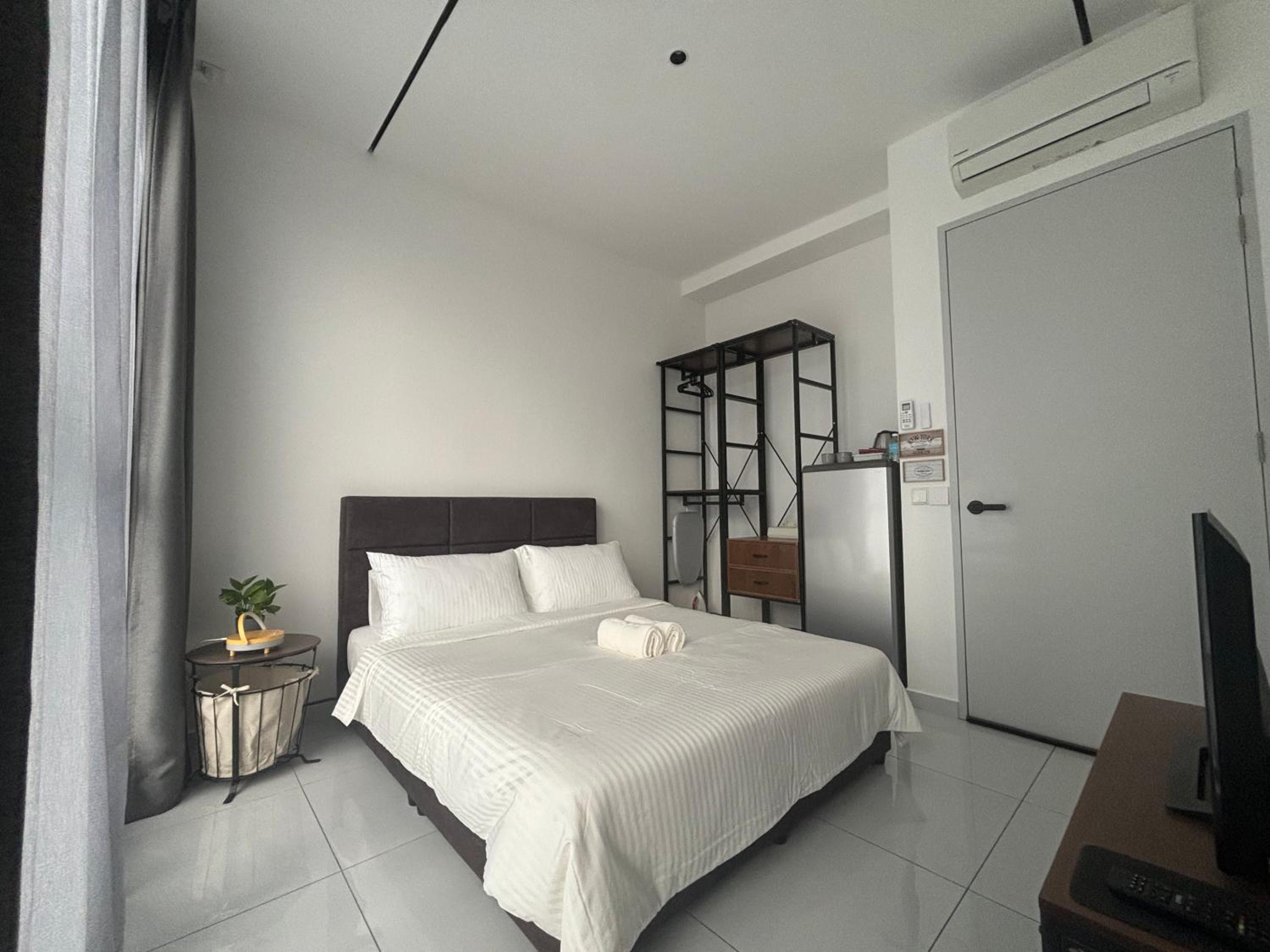 Skytrees Comfort Room With Simple Design Concept