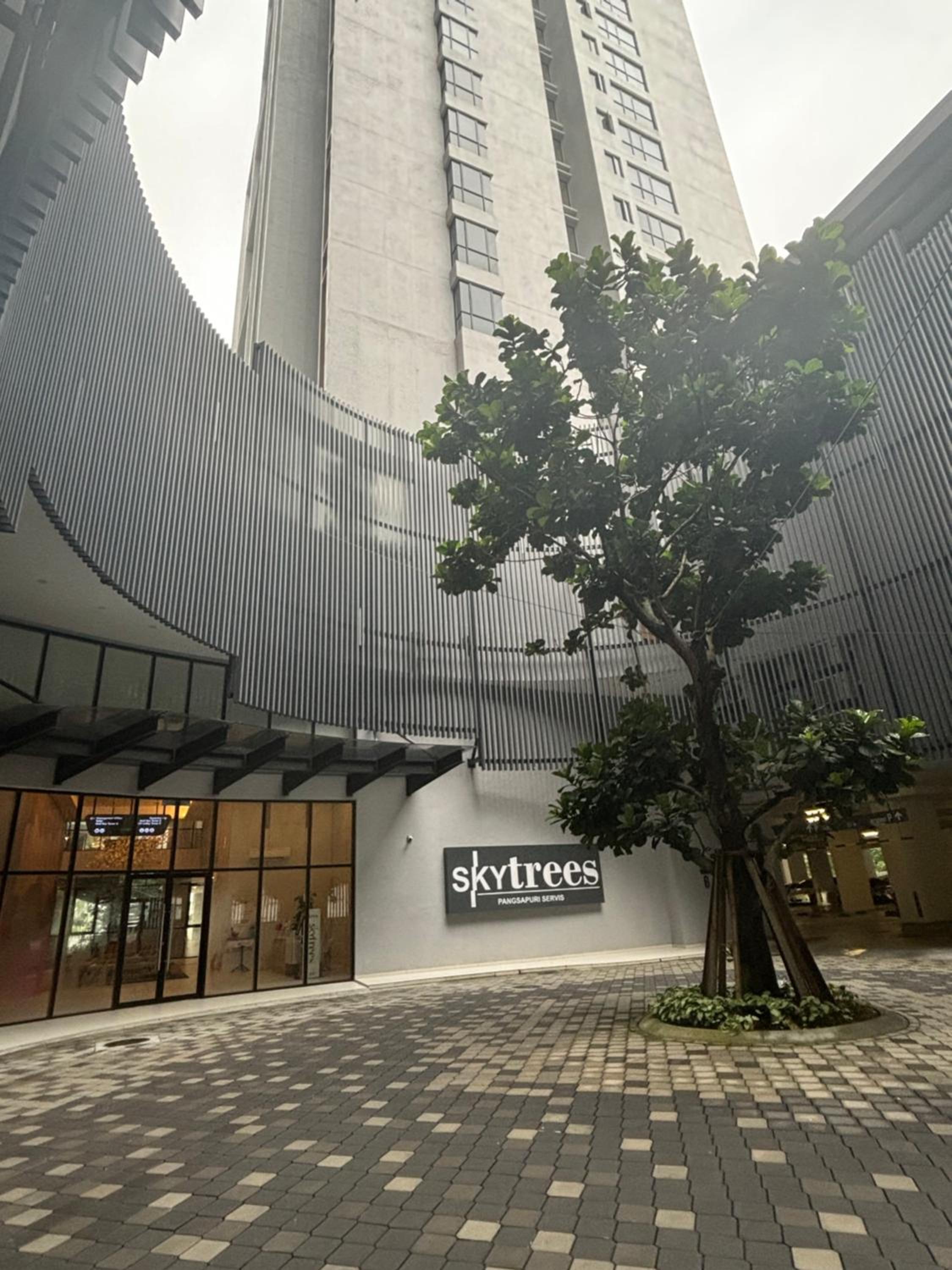 Skytrees Comfort Room With Simple Design Concept