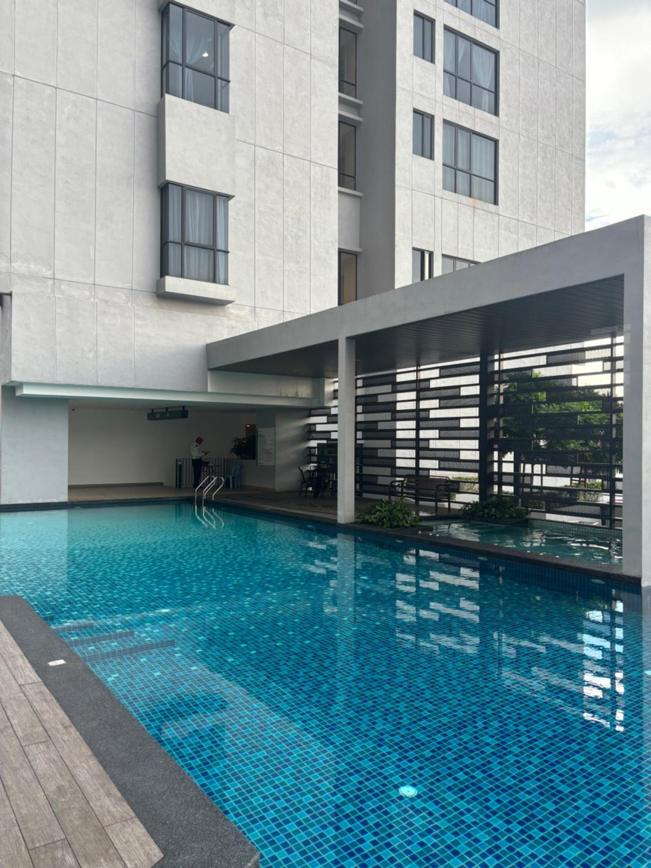 Skytrees Comfort Room With Simple Design Concept