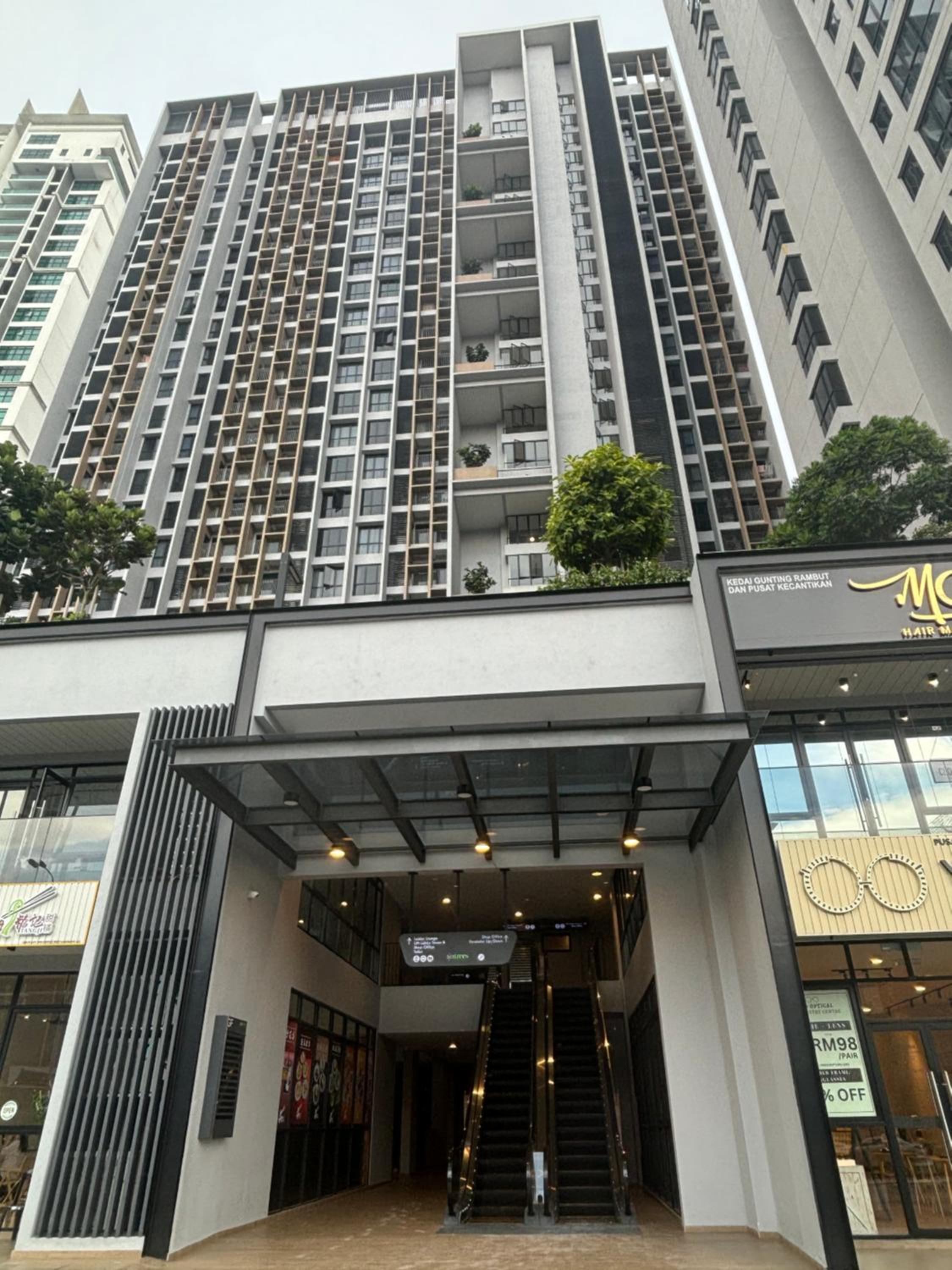 Skytrees Comfort Room With Simple Design Concept