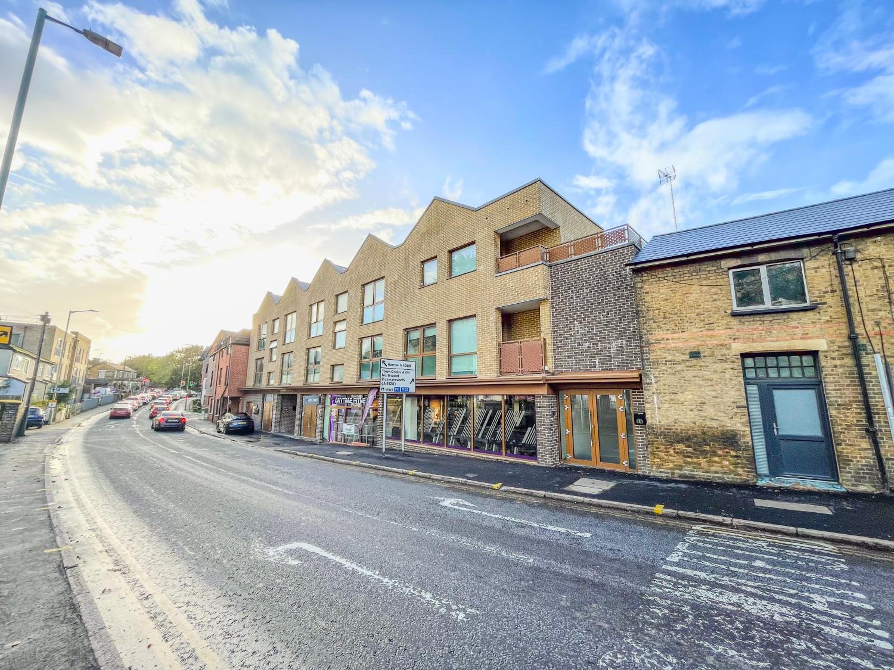 Multiple 2-Bedroom Apartments near Harry Potter Studios - 2-Minute walk to Bushey Station - 20 Minutes to London Euston - Ideal for Families & Business - F view 2