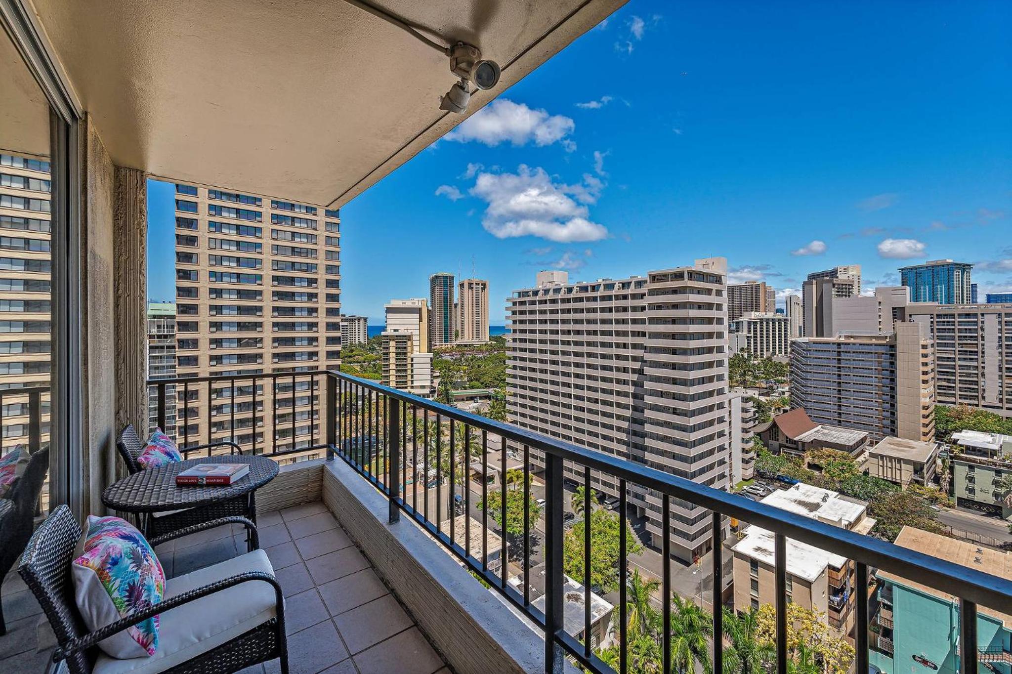 Honu Hale Waikiki 2BDR Spacious Panoramic View view 4