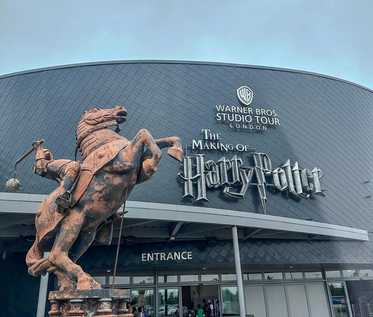 Multiple 2-Bedroom Apartments near Harry Potter Studios - 2-Minute walk to Bushey Station - 20 Minutes to London Euston - Ideal for Families & Business - F view 4