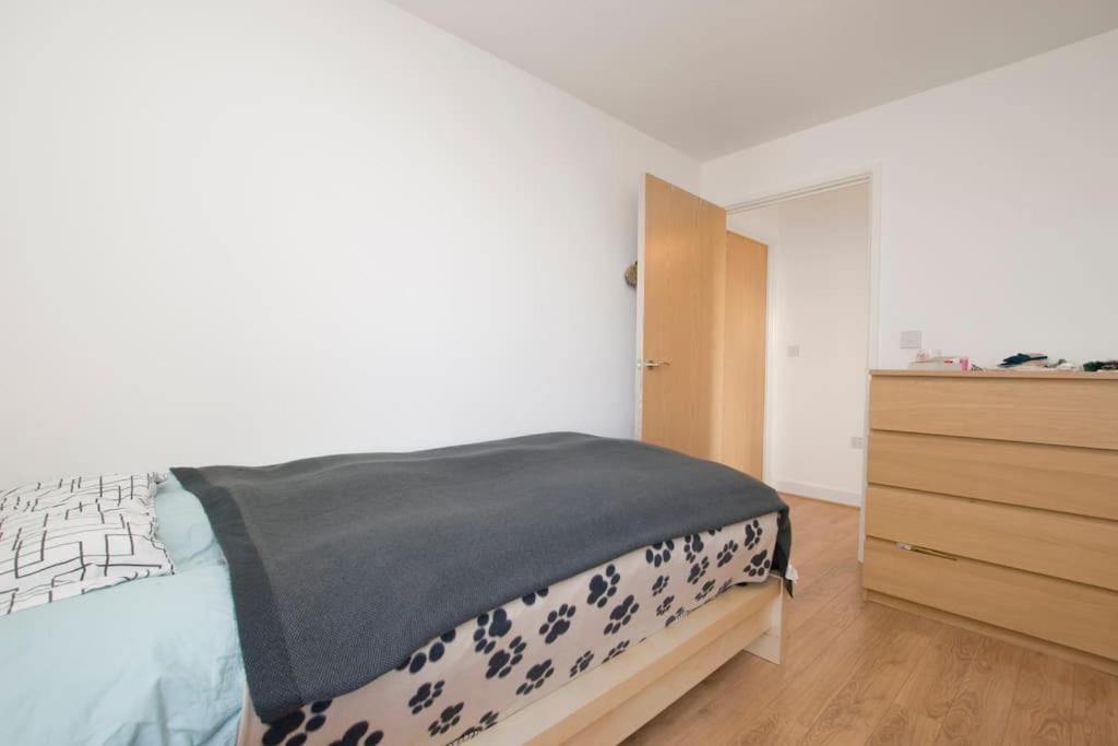 Amazing Flat in Trendy Dalston view 2