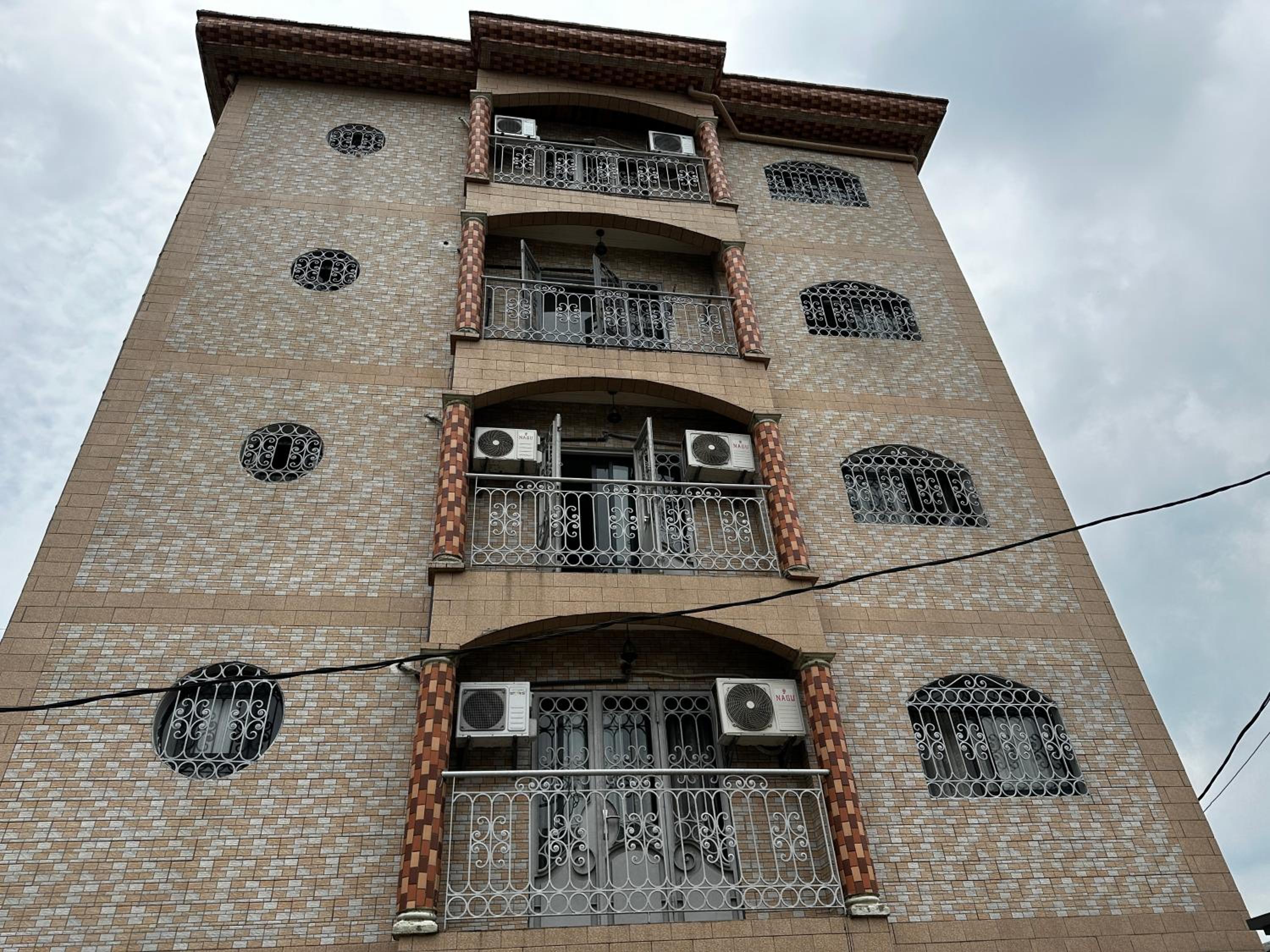 Appartement 2 chambres salon balcon canal sat wifi parking gardien 24 sur 24