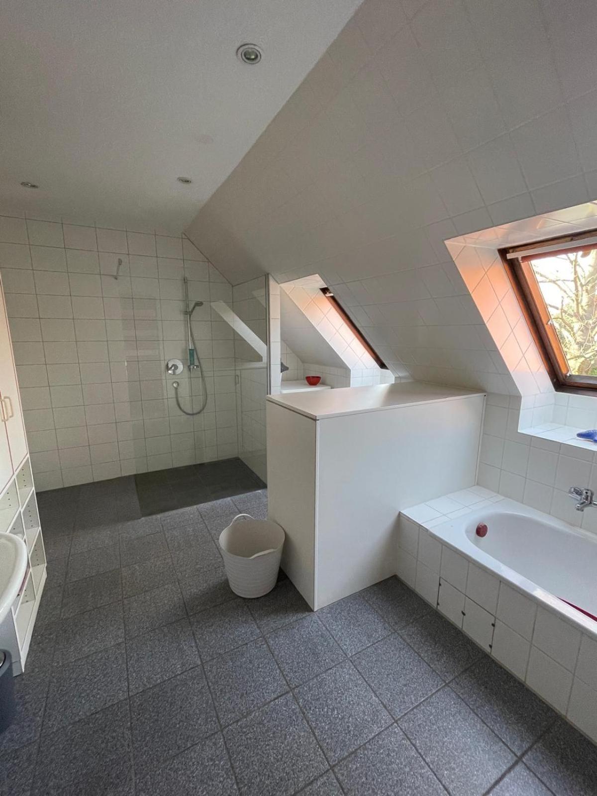 Twenge Retreat - Haus Nähe Stadt und Flughafen mit Garten, 3 Zimmer, TV, Küche, Bad und Netflix