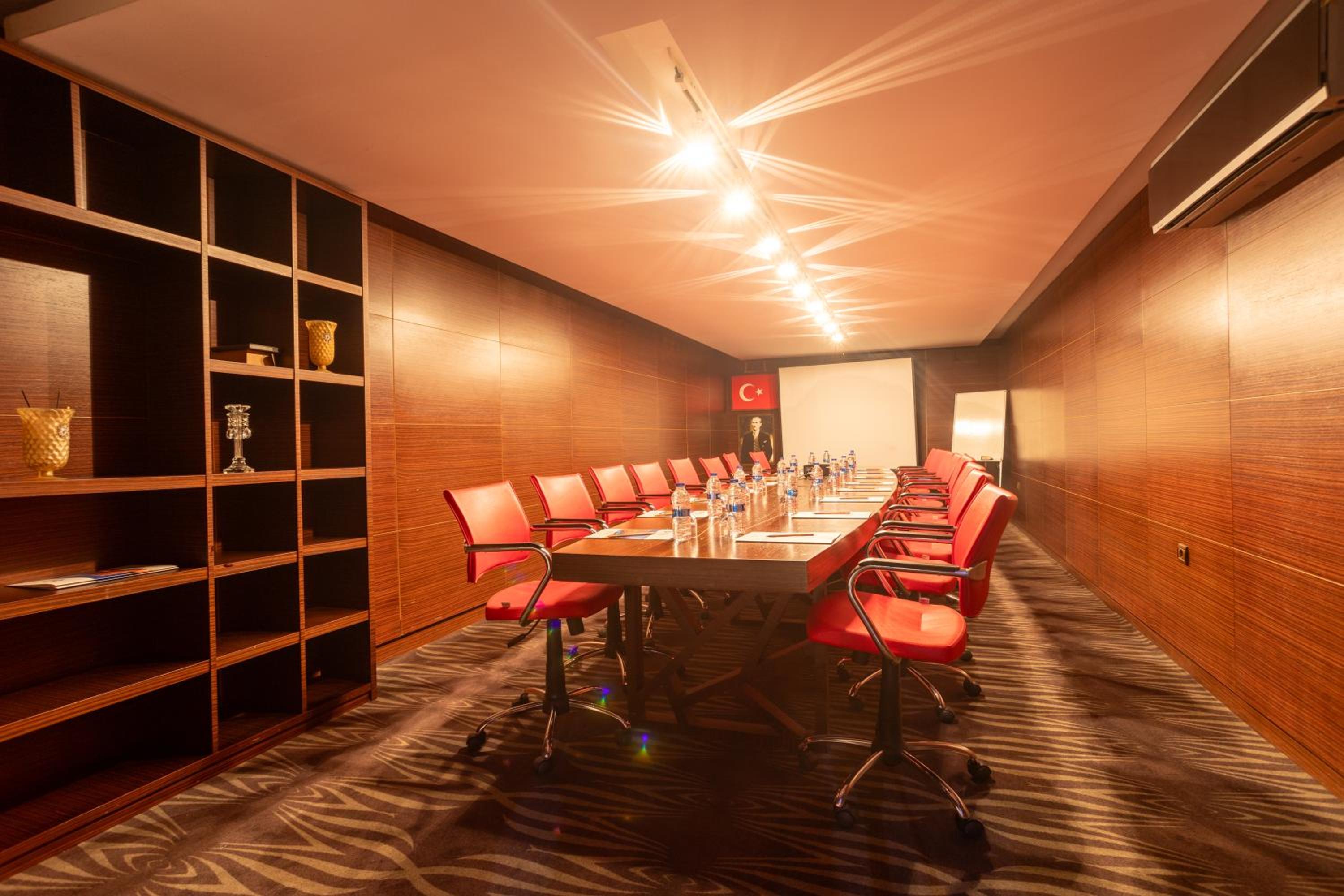 Best Western Plus Khan Hotel - Image 87