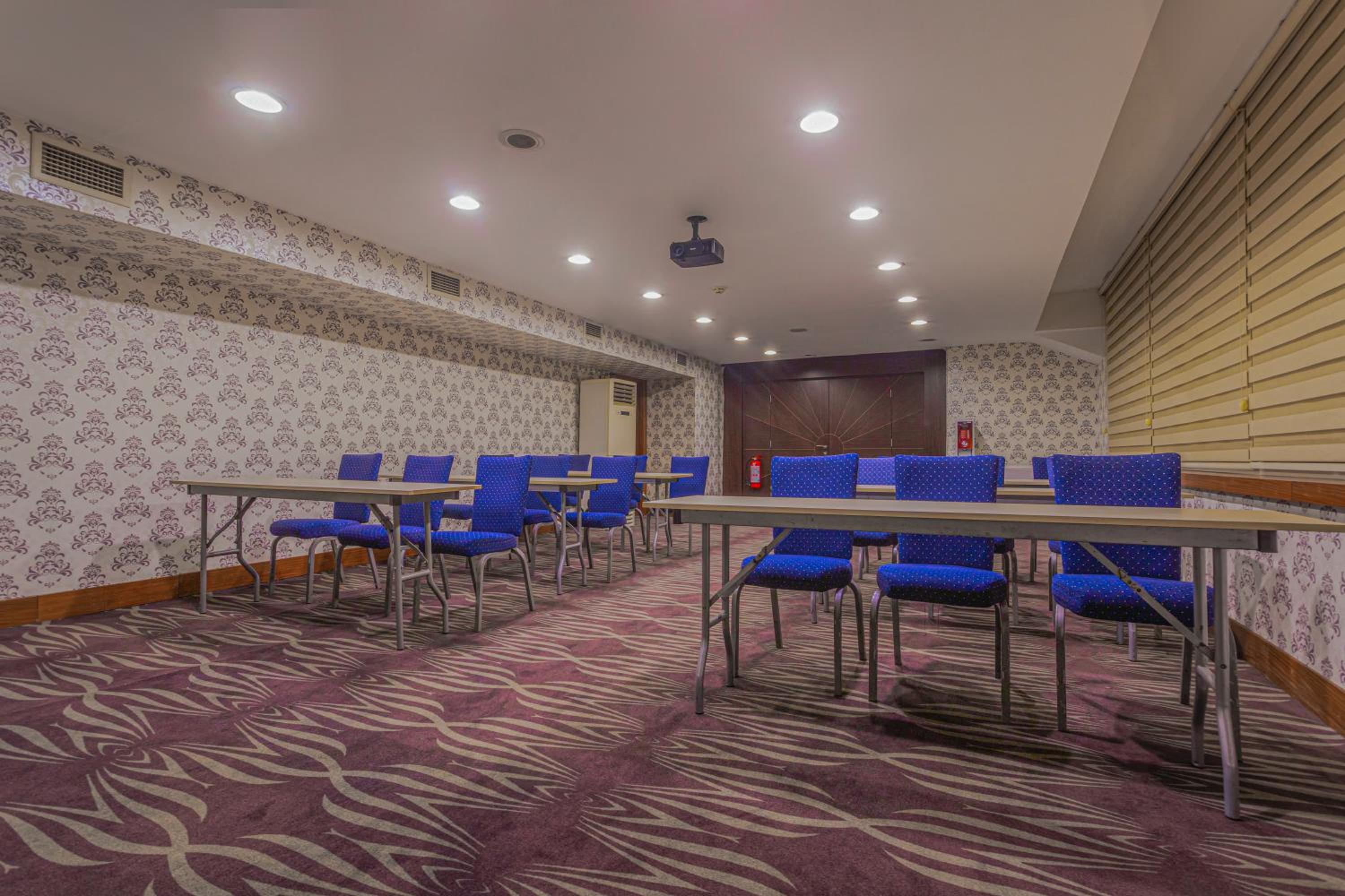 Best Western Plus Khan Hotel - Image 88