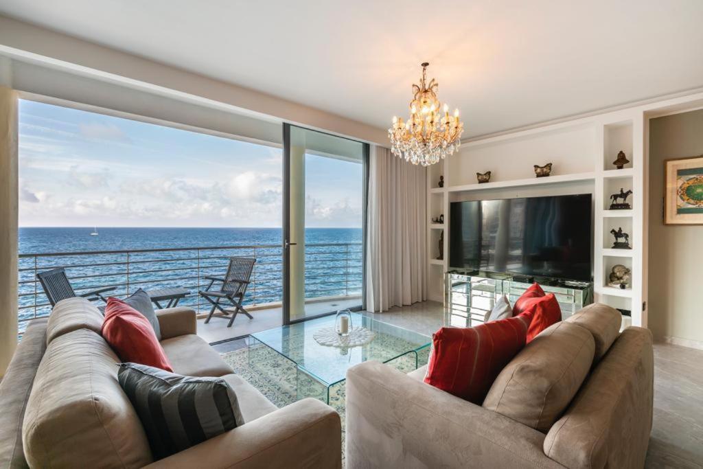 Lavish Seafront Apartment view 4