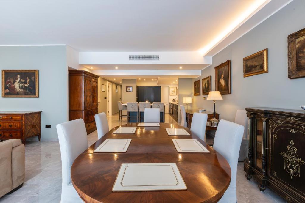 Lavish Seafront Apartment view 5