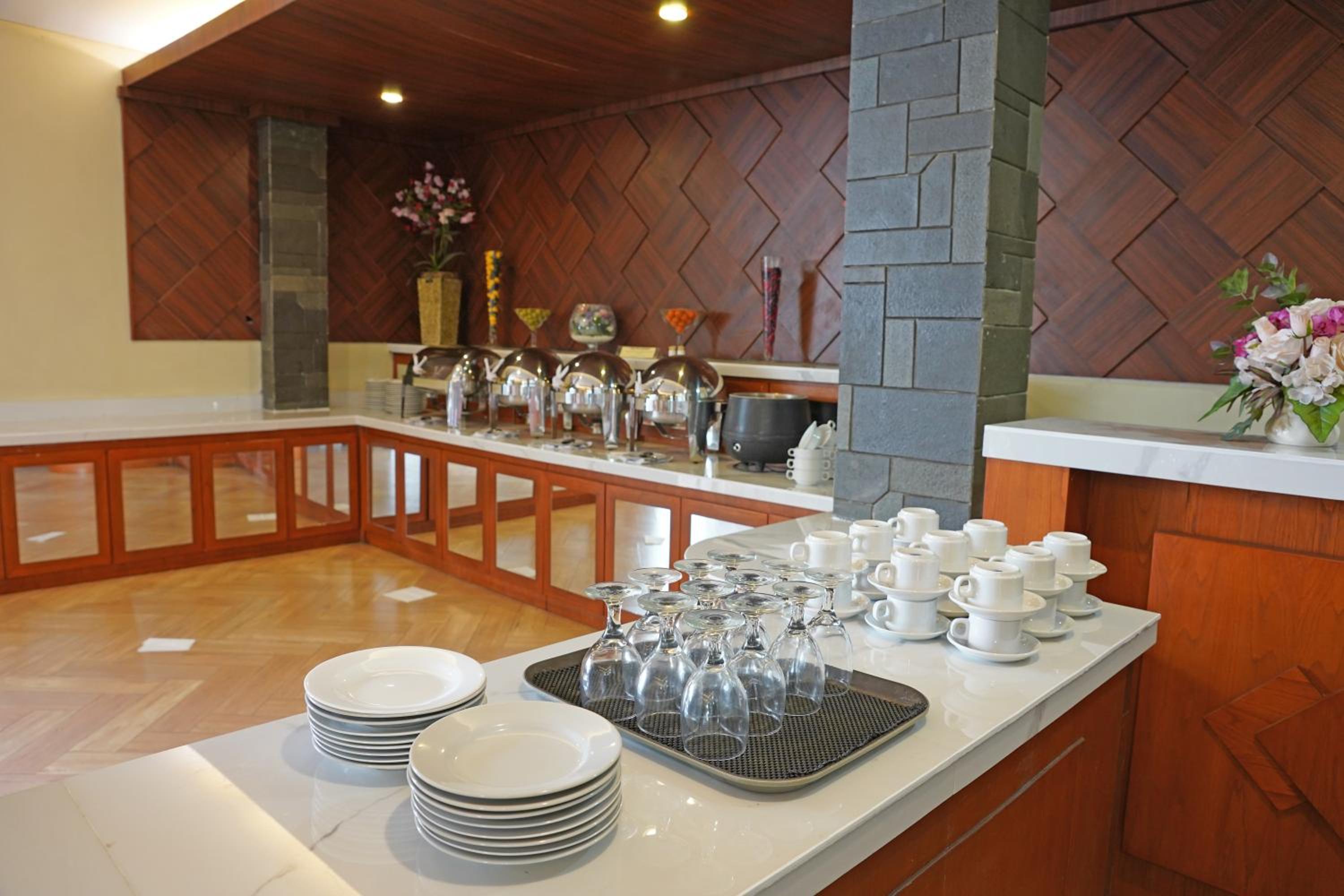 Arnes Central Hotel view 4