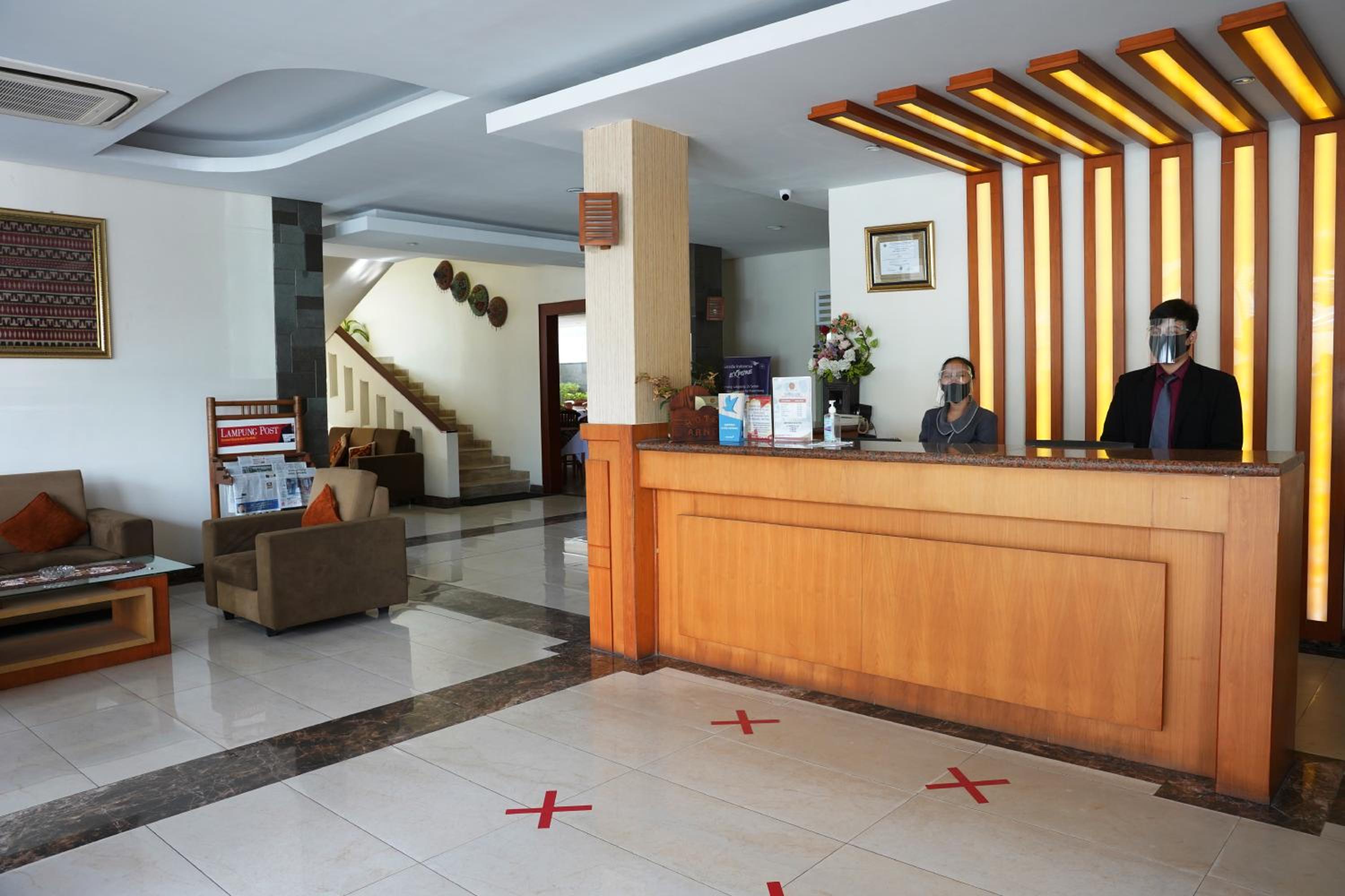 Arnes Central Hotel view 5