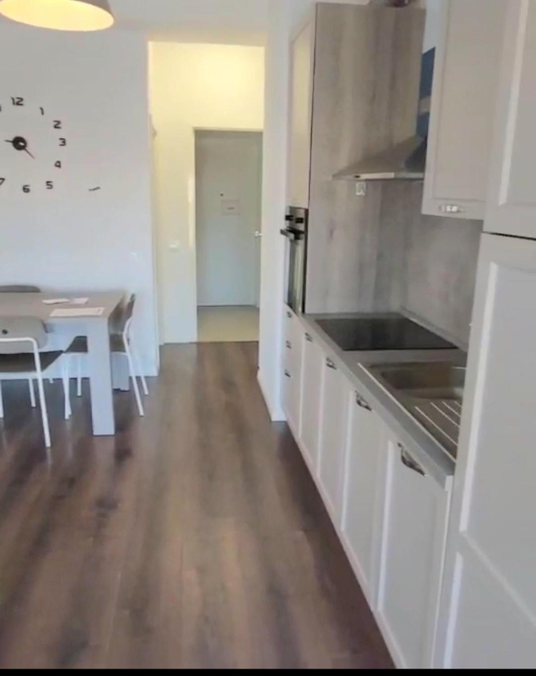 Modern Mountain View P&E Tirana Apartment Netflix included