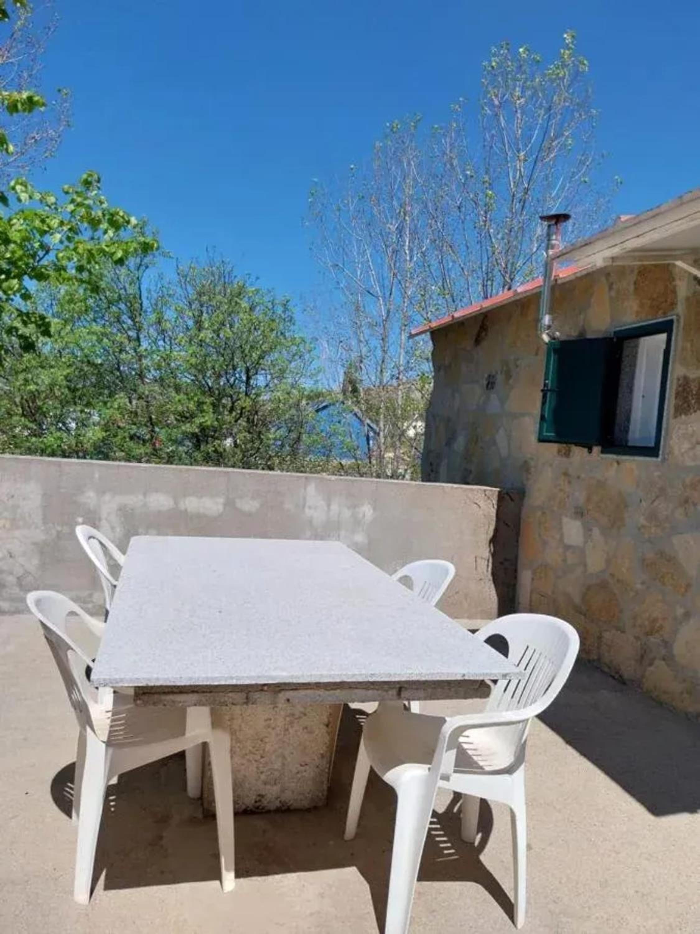 Comfortable house in Cortes do Meio with garden view 2