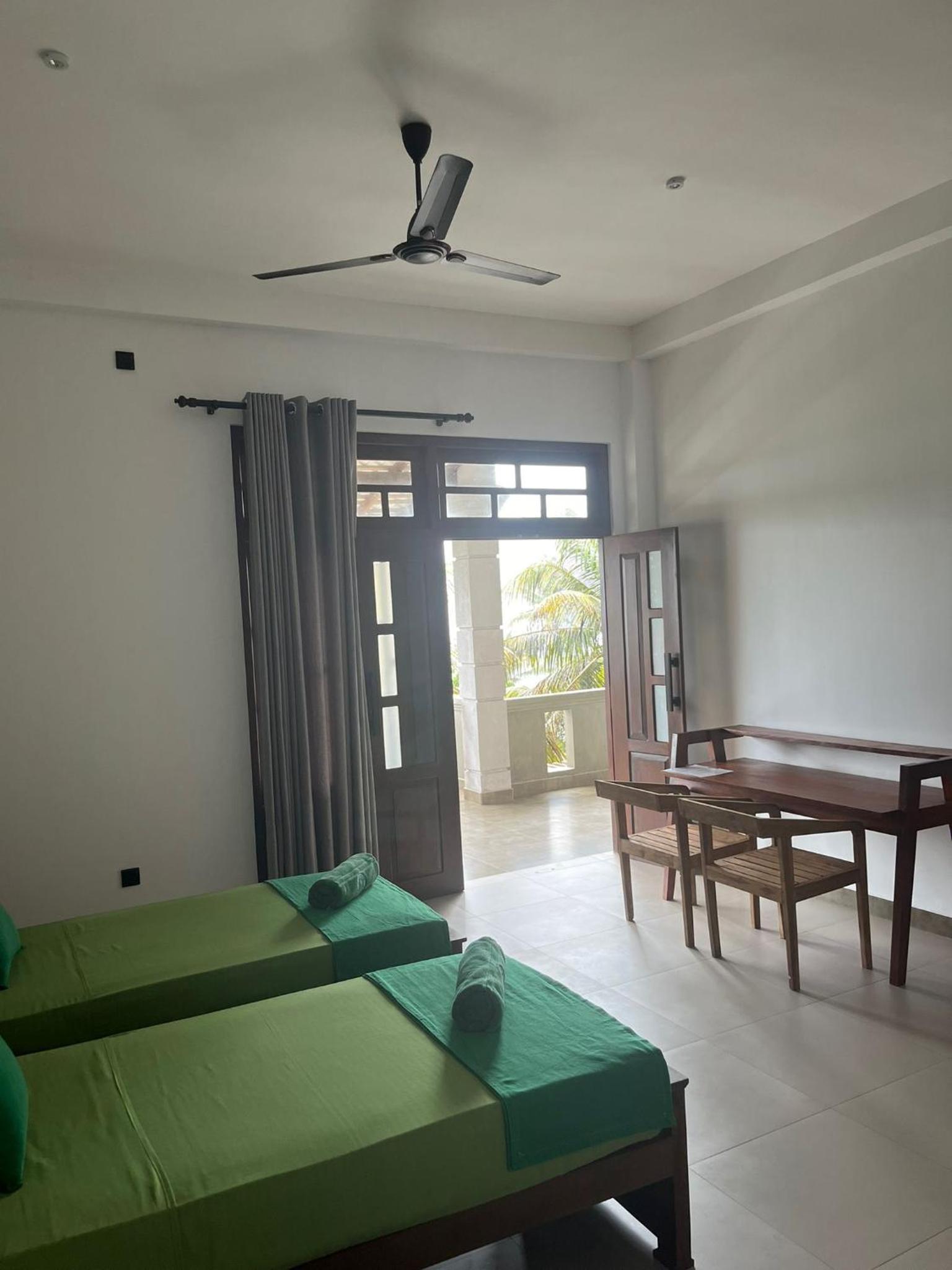 Plantation Surf Inn & Restaurant - Midigama view 4