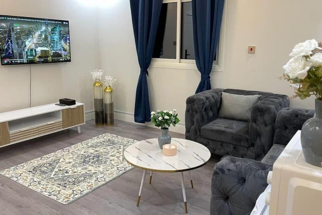 23 Blue Navi 1 bedroom with kitchen