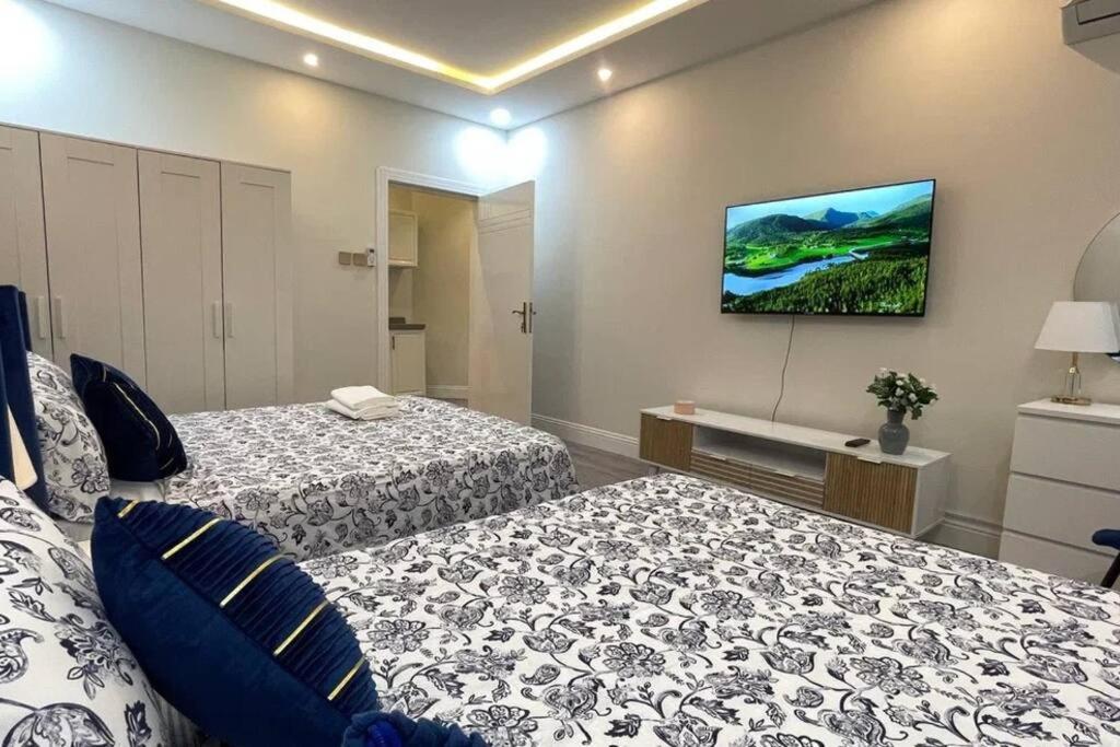 23 Blue Navi 1 bedroom with kitchen