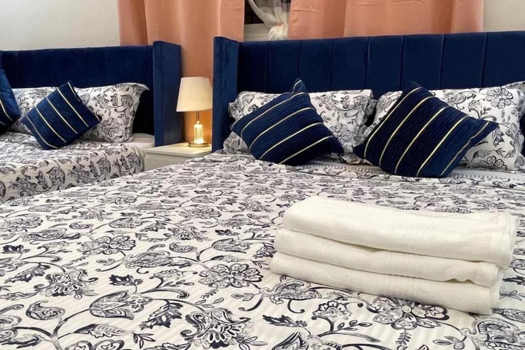 23 Blue Navi 1 bedroom with kitchen