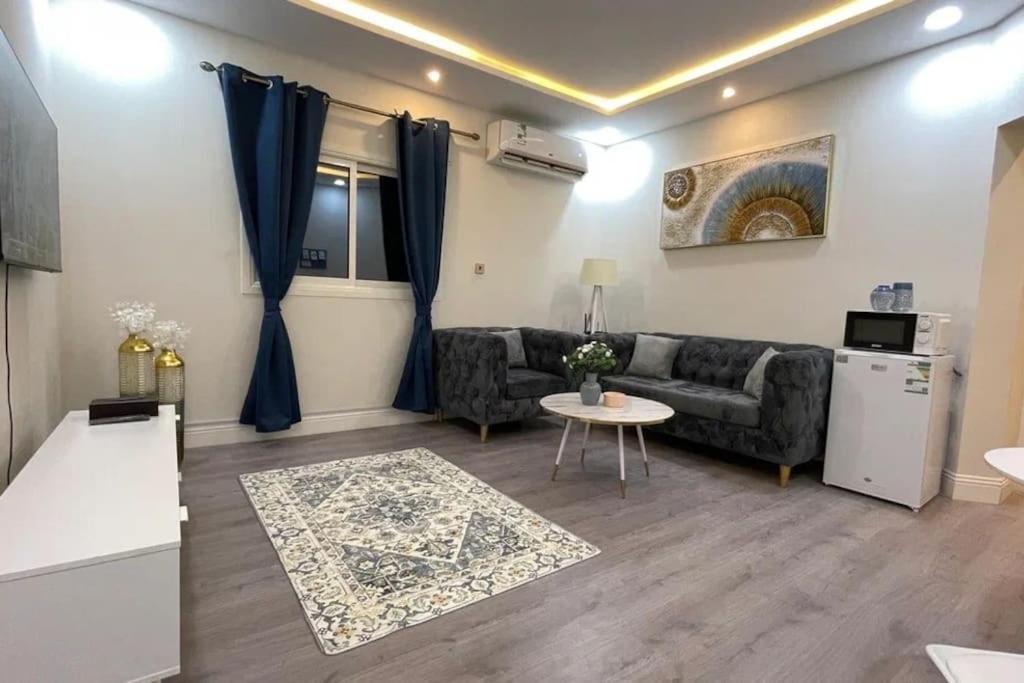 23 Blue Navi 1 bedroom with kitchen