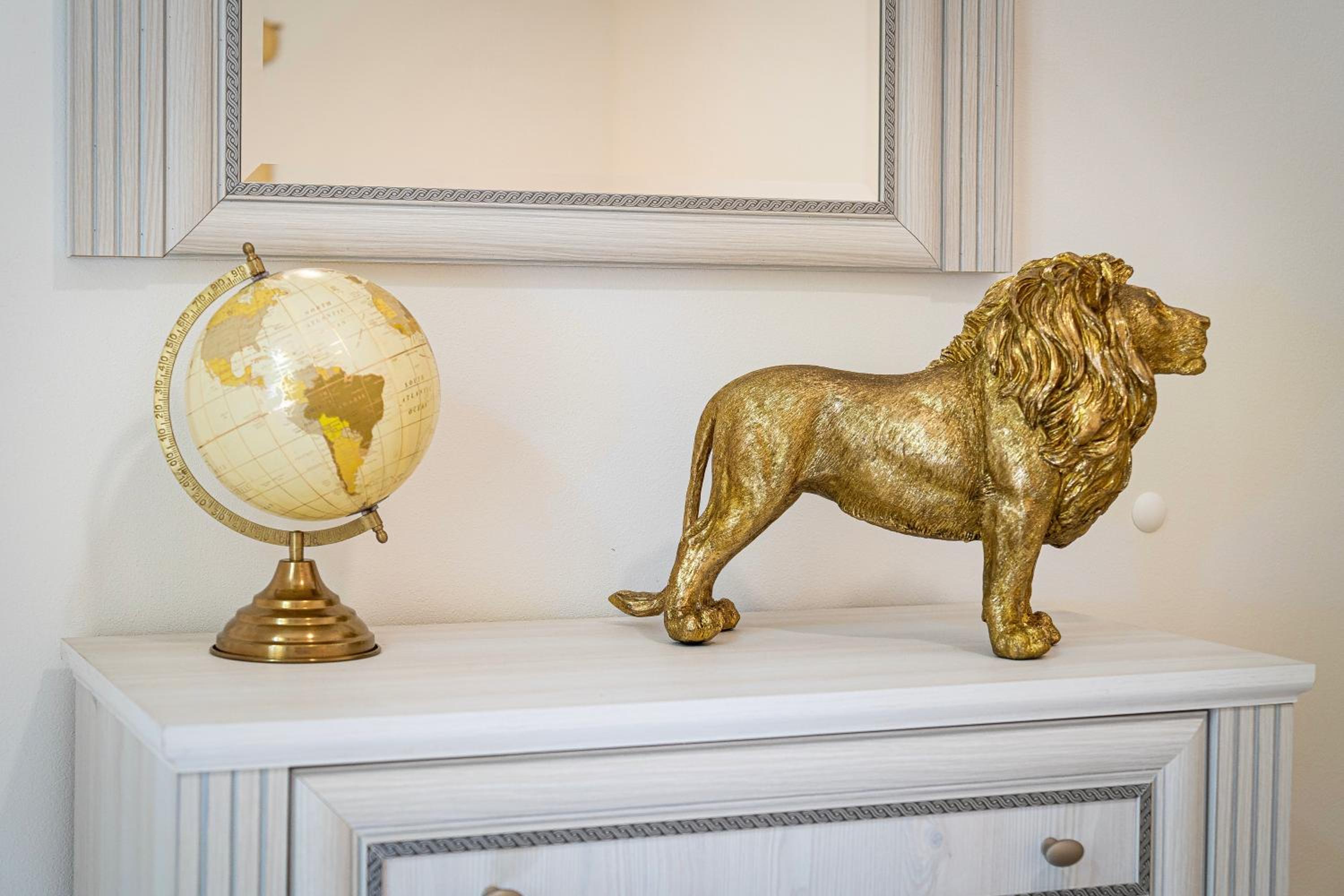 Golden Lion Suite