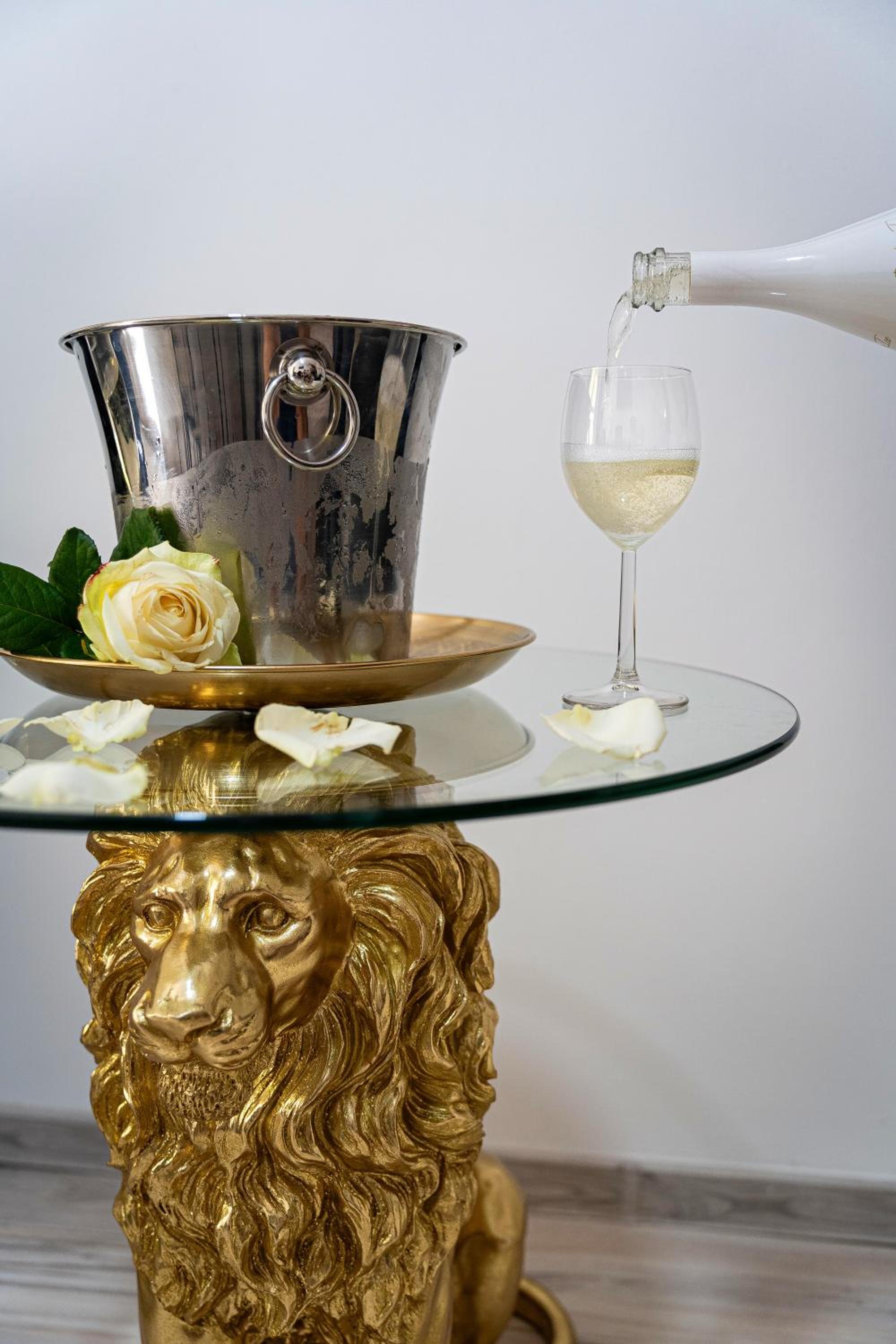 Golden Lion Suite