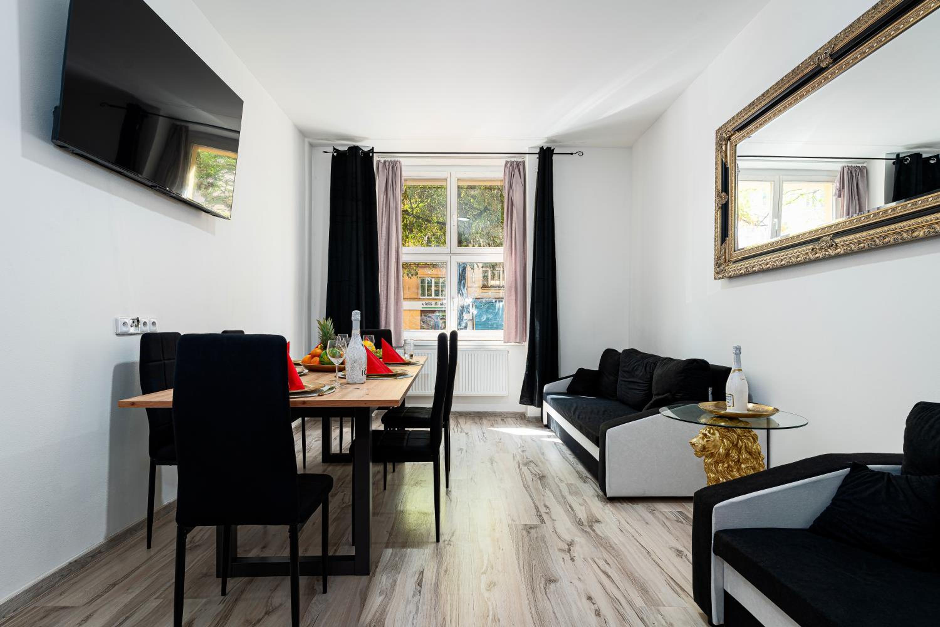 Golden Lion Suite