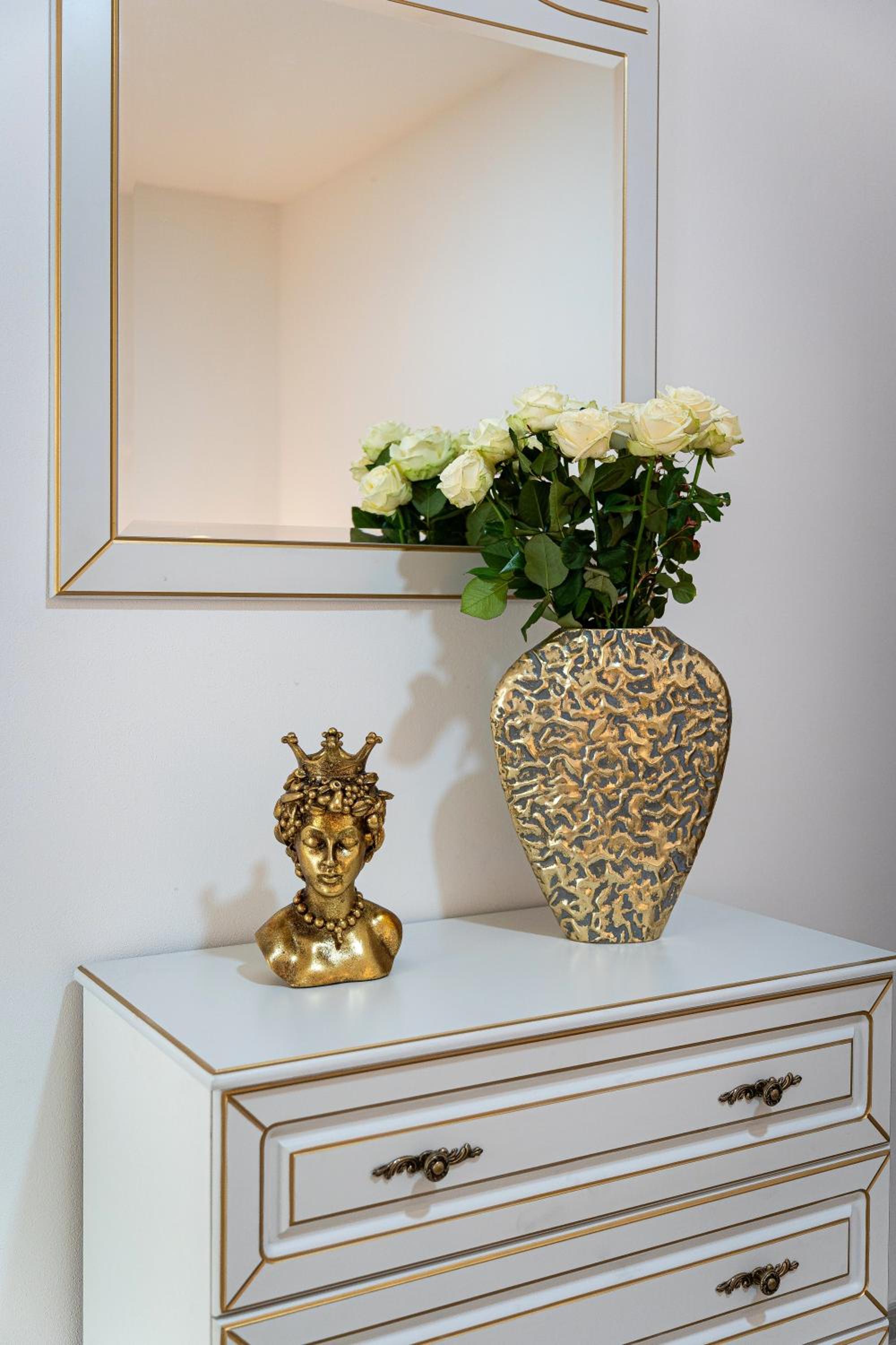 Golden Lion Suite