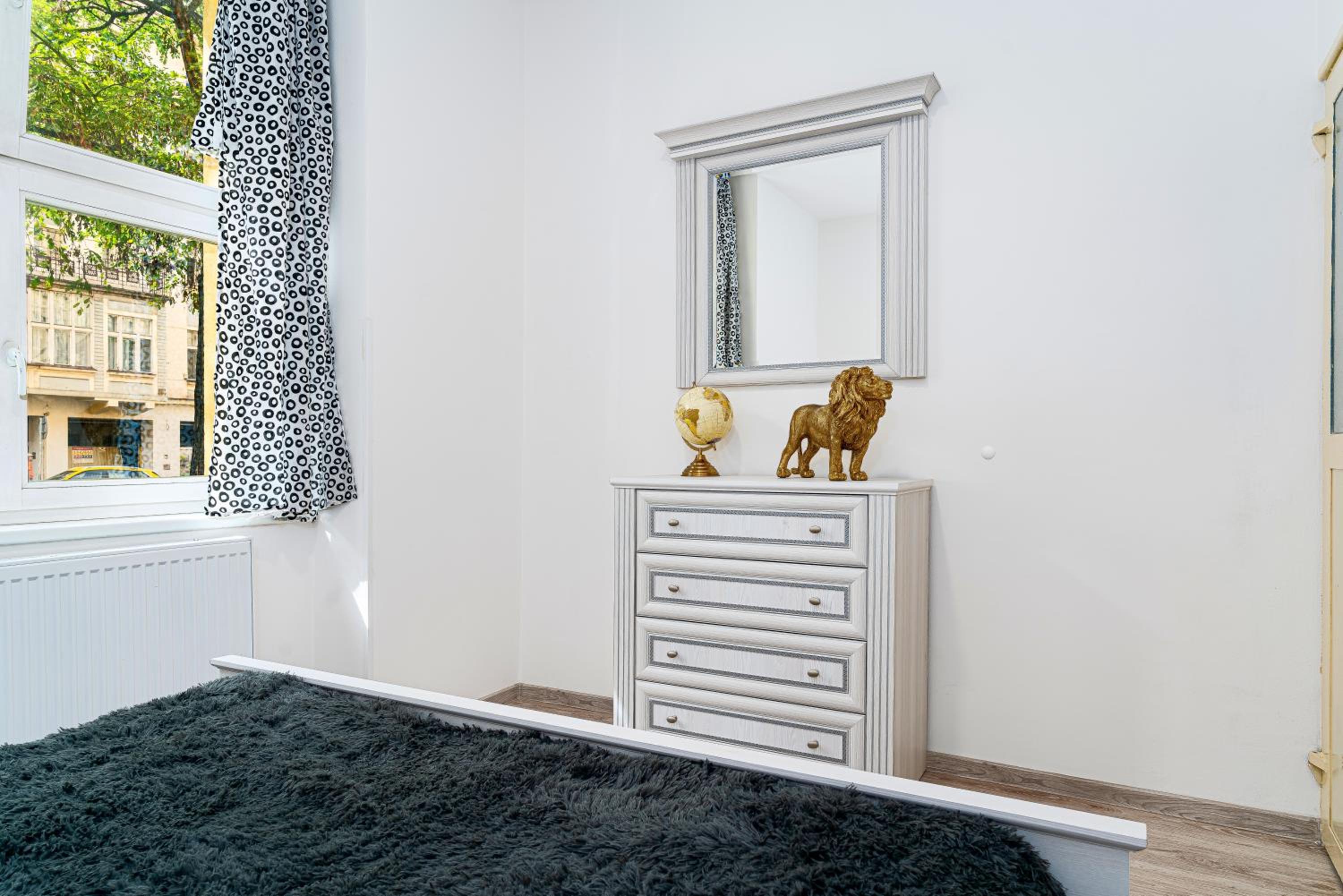 Golden Lion Suite