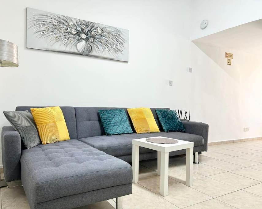 SUN JULZ - Queens Gardens