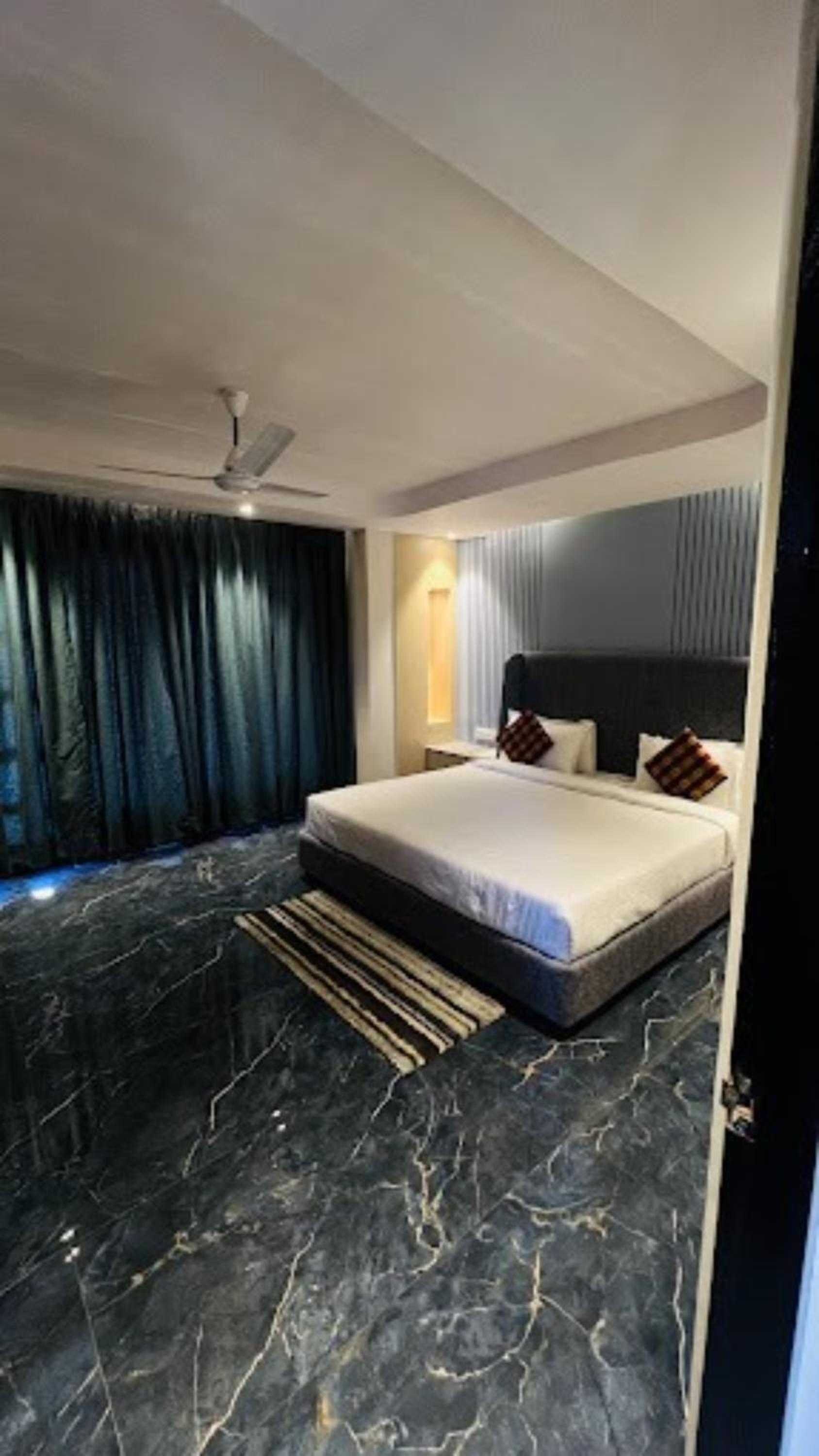 Hotel Dreamland Lataguri হোটেল ড্রিমল্যান্ড লাটাগুড়ি All-Room-Attached-Balcony-with-lift-Restaurant-wifi-Swimming pool-Children Play Ground -Parking Facil view 3