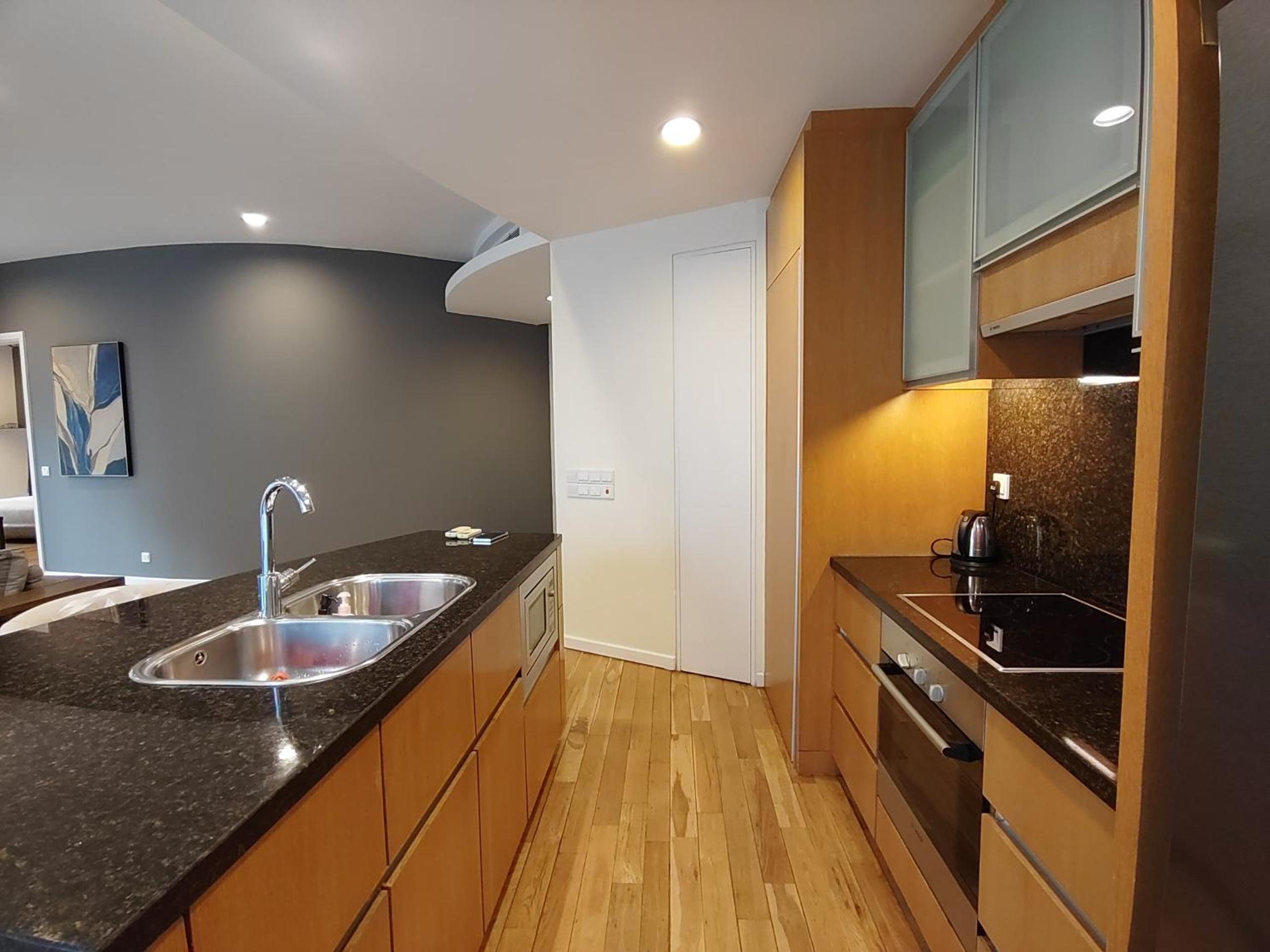 Stylish Large 3guests 1br St Mary Residences