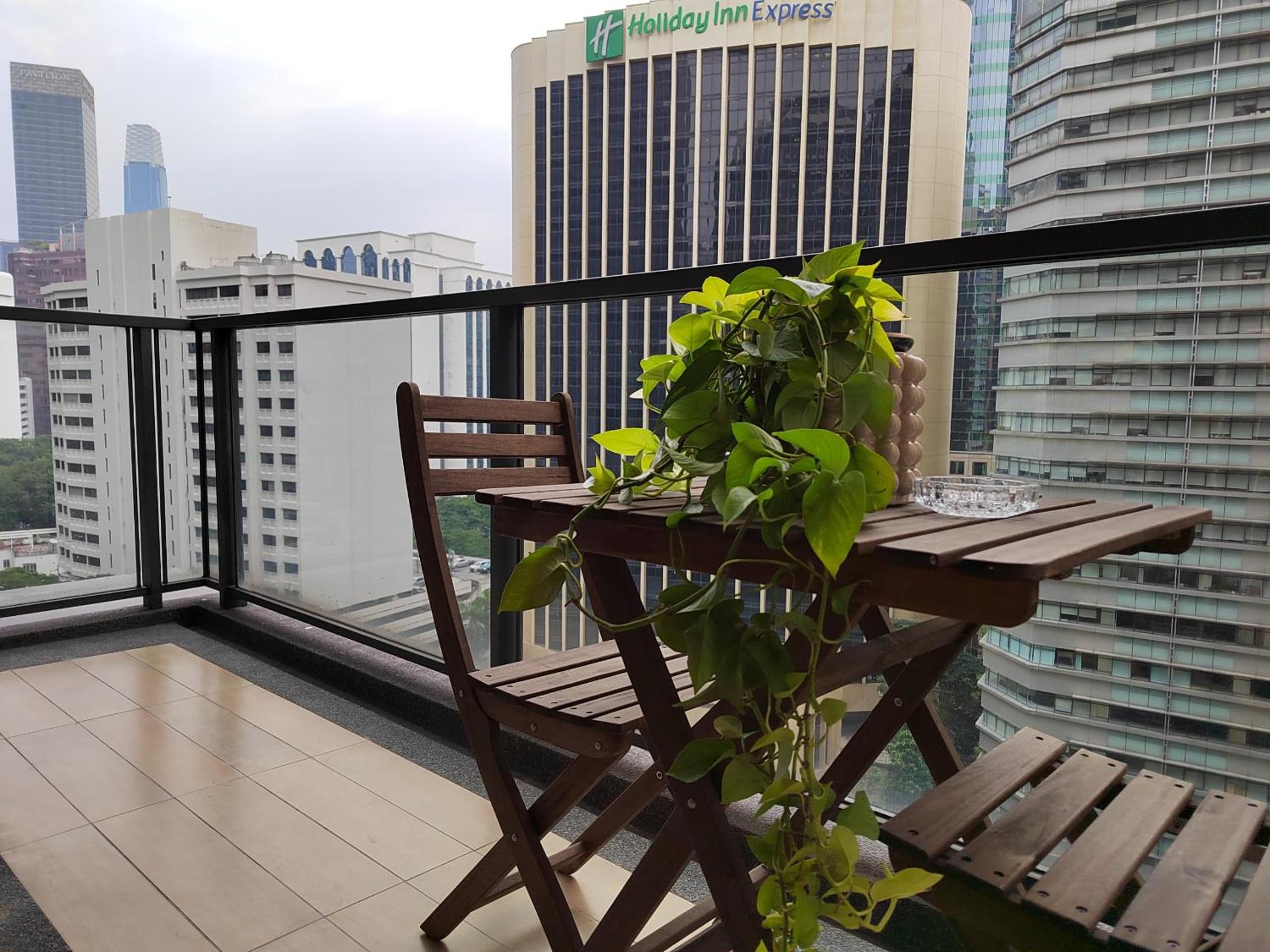 Stylish Large 3guests 1br St Mary Residences