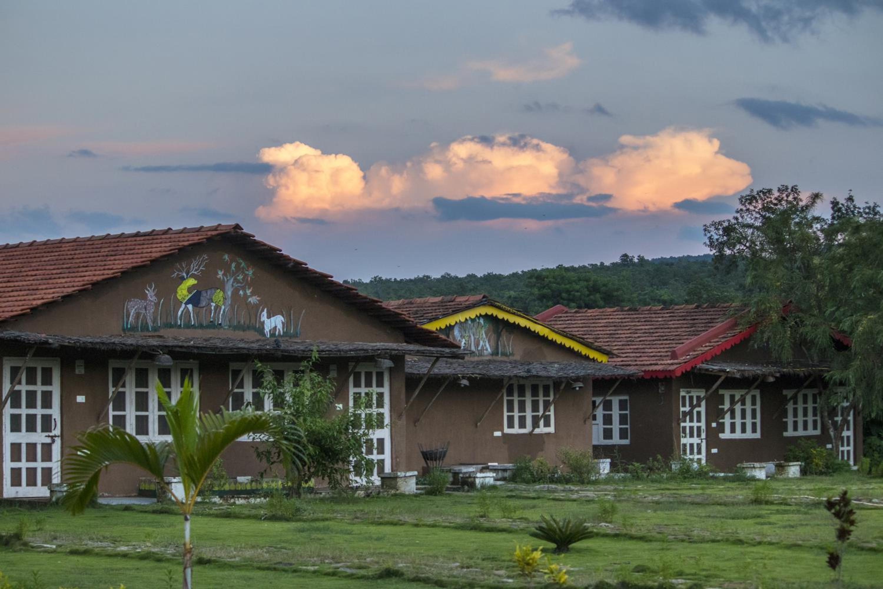 WOW STAYZ Pachmarhi Foothill Cottages