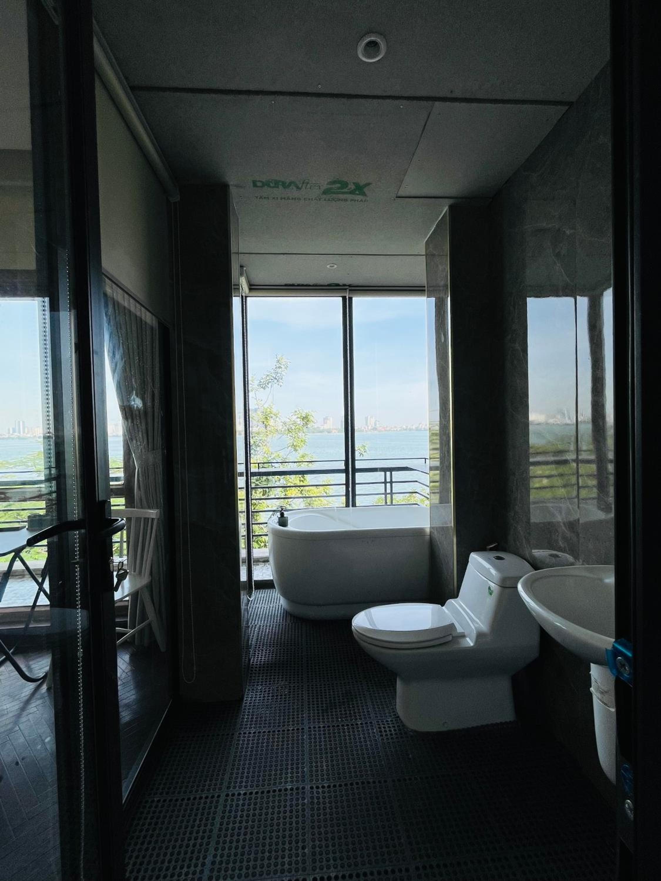 Suites with Panorama West Lake View 3