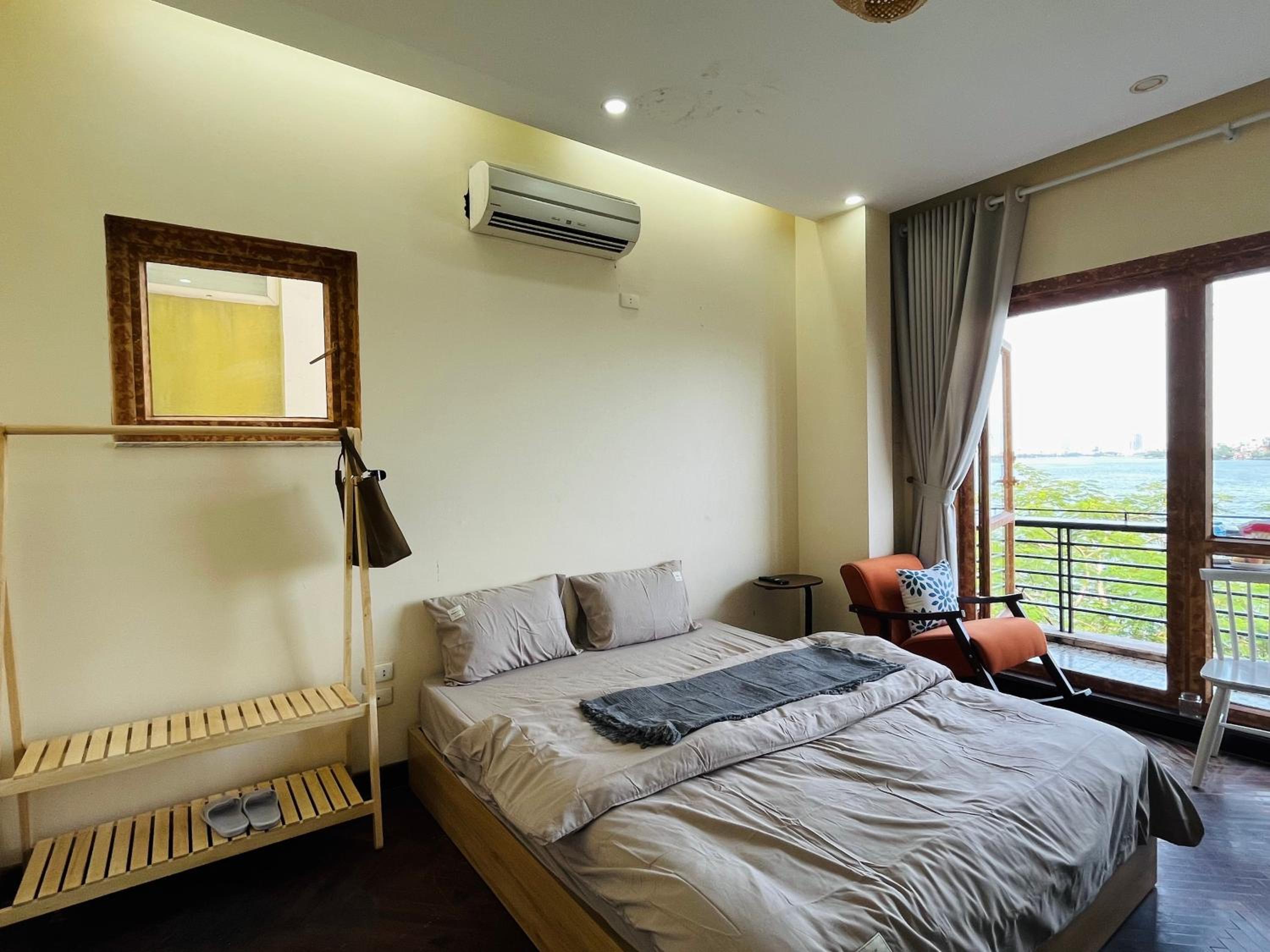 Suites with Panorama West Lake View 3