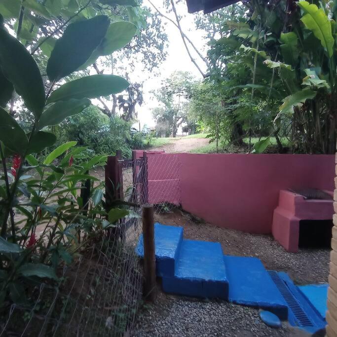 Tahoma Chale Rustico côr Café e vermelho Prumirim Paraiso