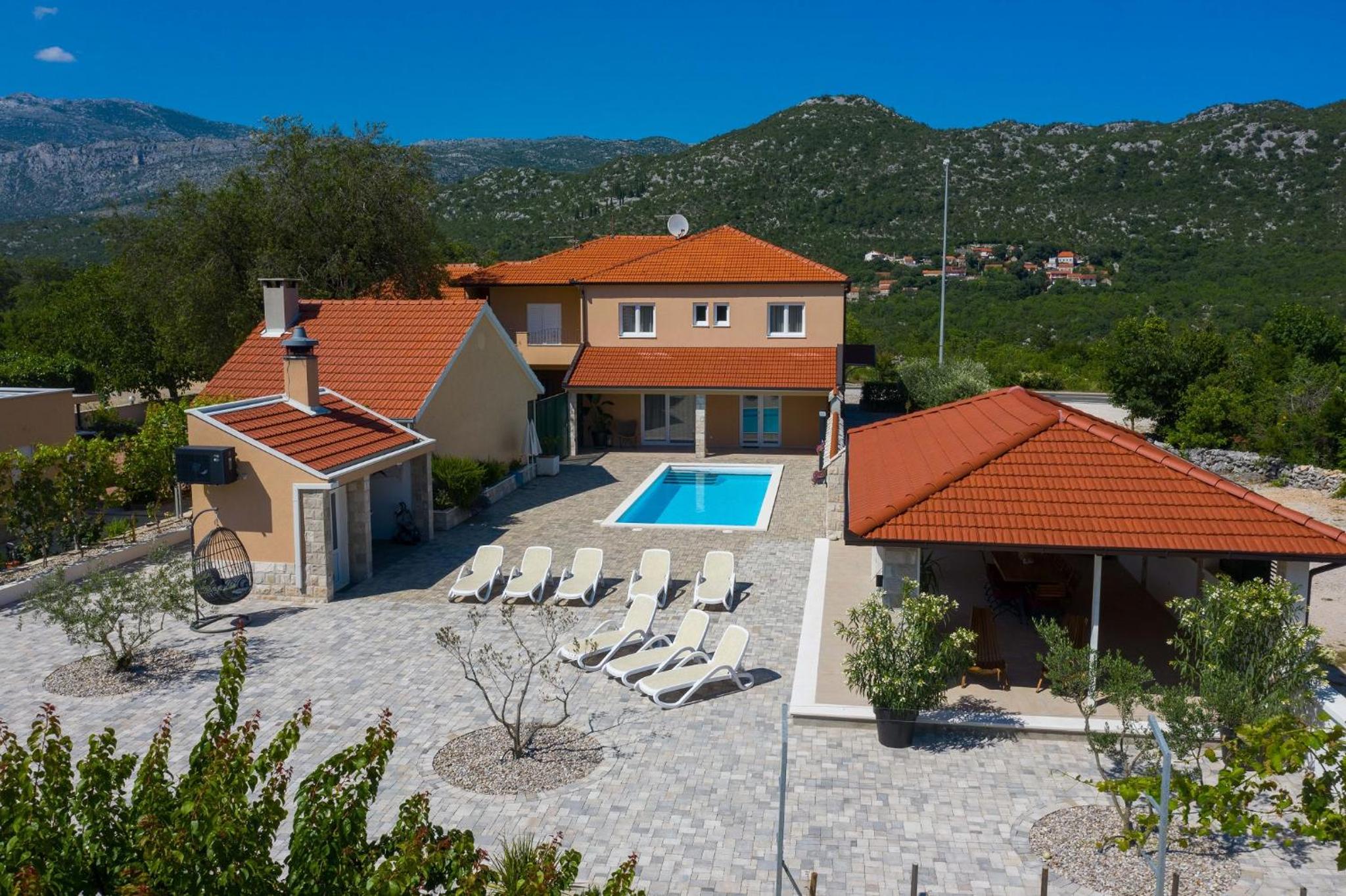 Villa Zara with heated Hydromassage-Pool view 3