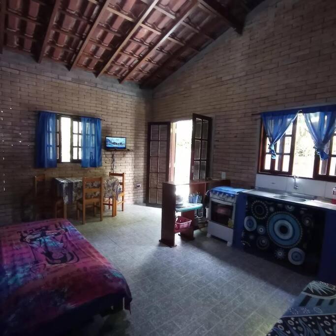 Tahoma Chale Rustico côr Café e vermelho Prumirim Paraiso
