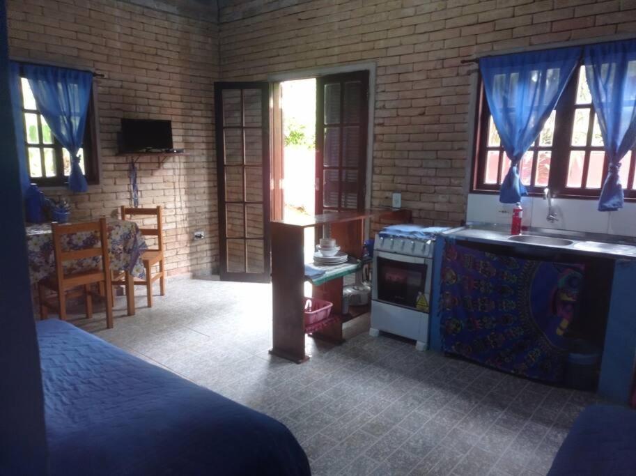 Tahoma Chale Rustico côr Café e vermelho Prumirim Paraiso
