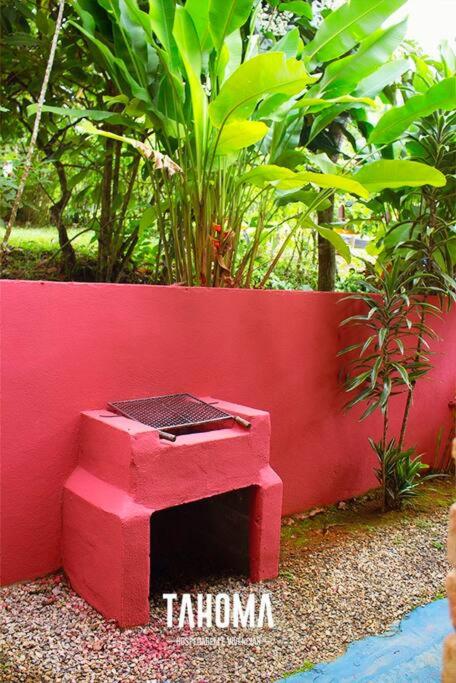 Tahoma Chale Rustico côr Café e vermelho Prumirim Paraiso