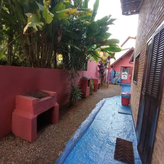 Tahoma Chale Rustico côr Café e vermelho Prumirim Paraiso