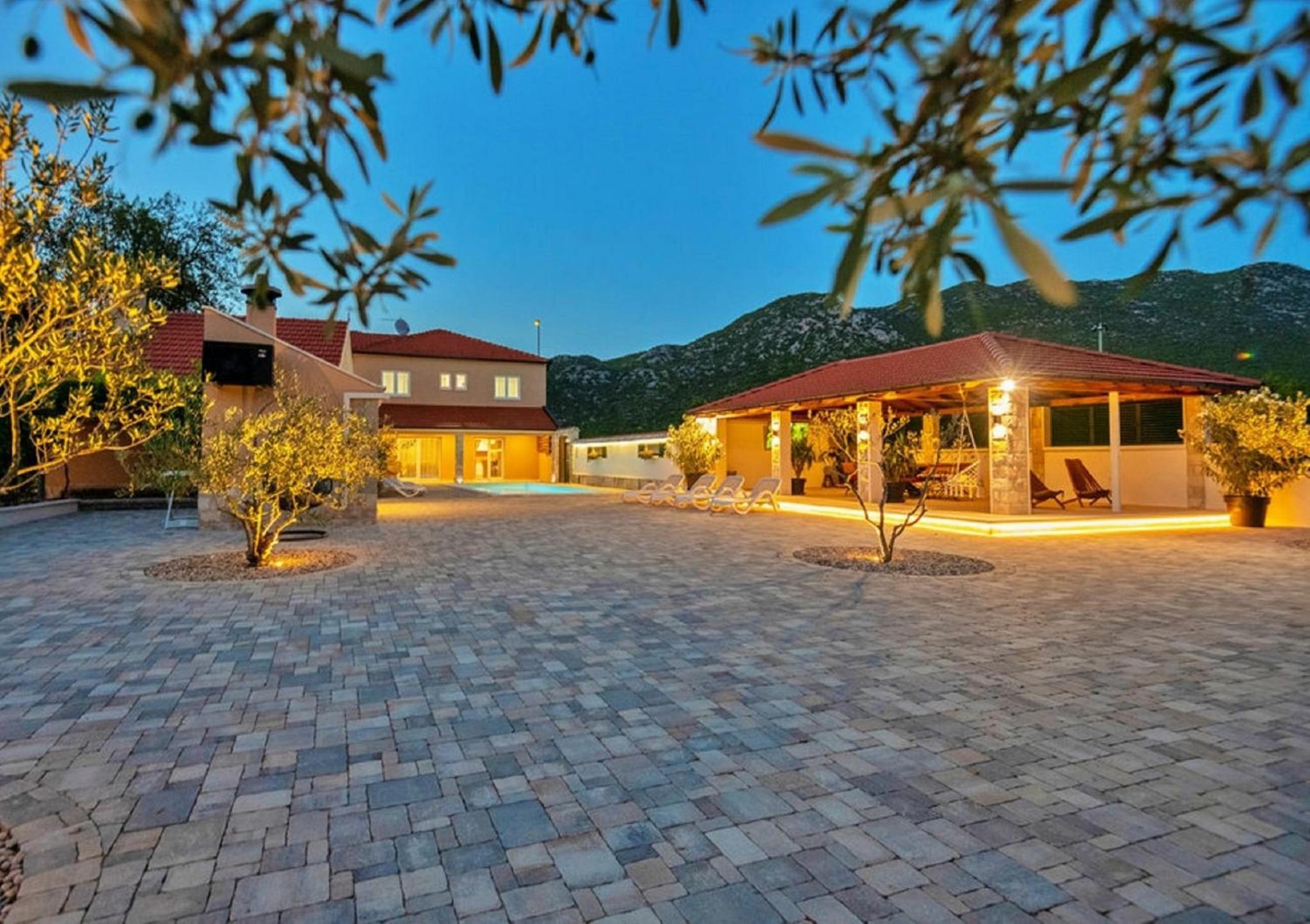 Villa Zara with heated Hydromassage-Pool view 5