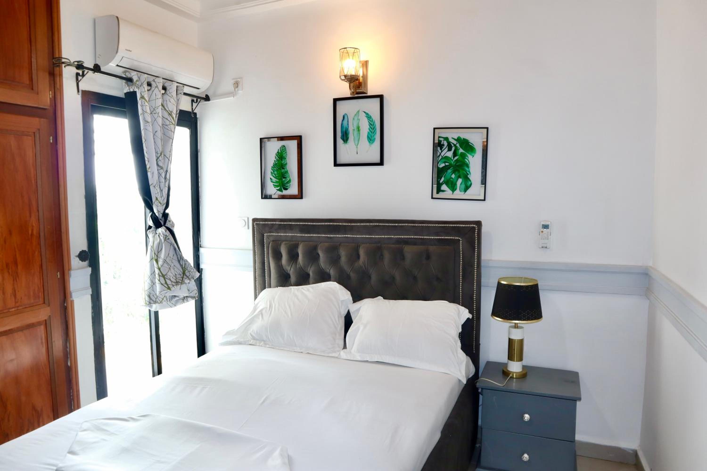 Appartement 2 et 1 chambres salon balcon canal sat wifi Netflix parking gardien 24 sur 24